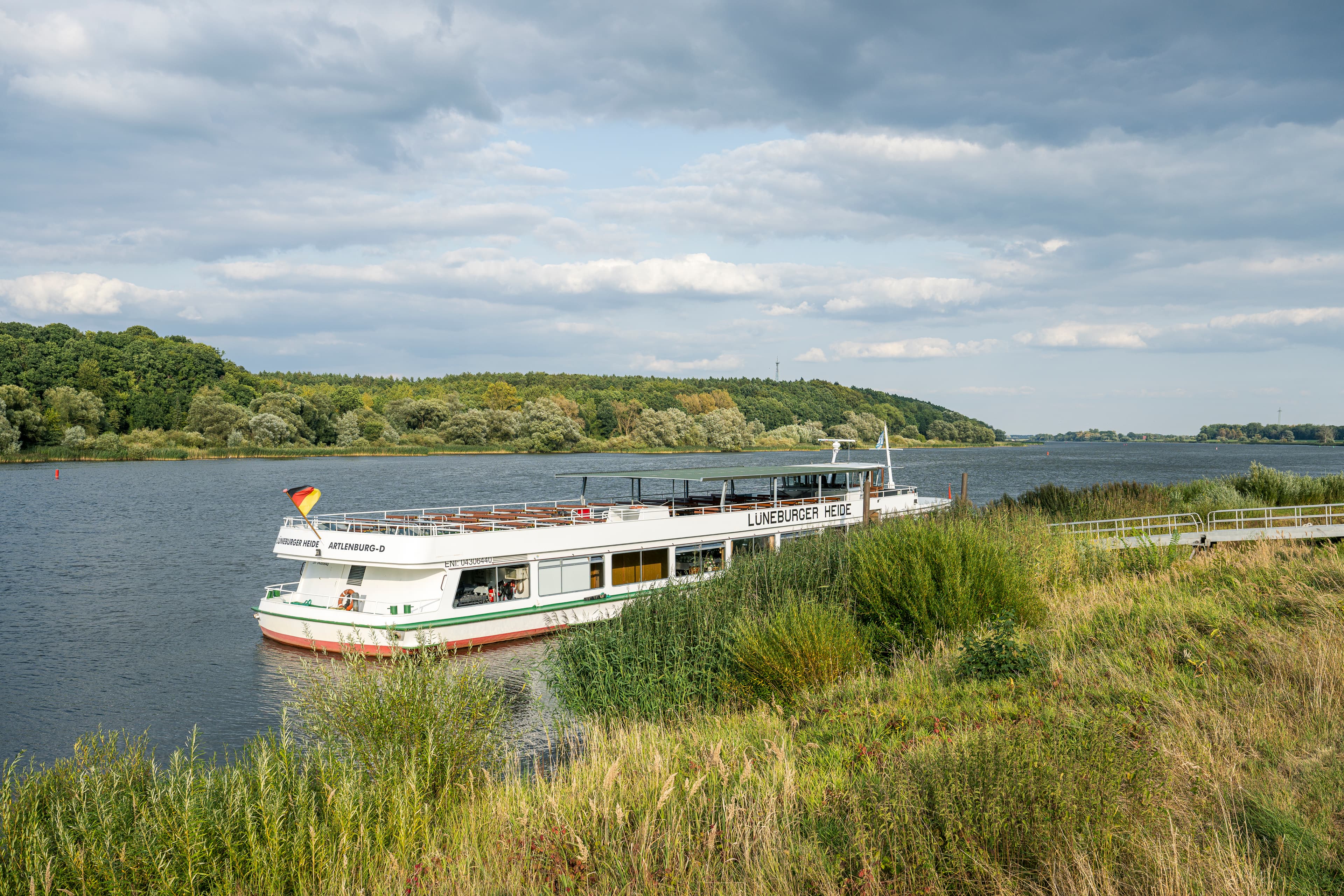 Fahrgastschiff "Lüneburger Heide"Passenger ship "Lüneburger Heide"Bateau à passagers "Lüneburger HeidePassagiersschip "Lüneburger HeidePassagerskibet "Lüneburger Heide"