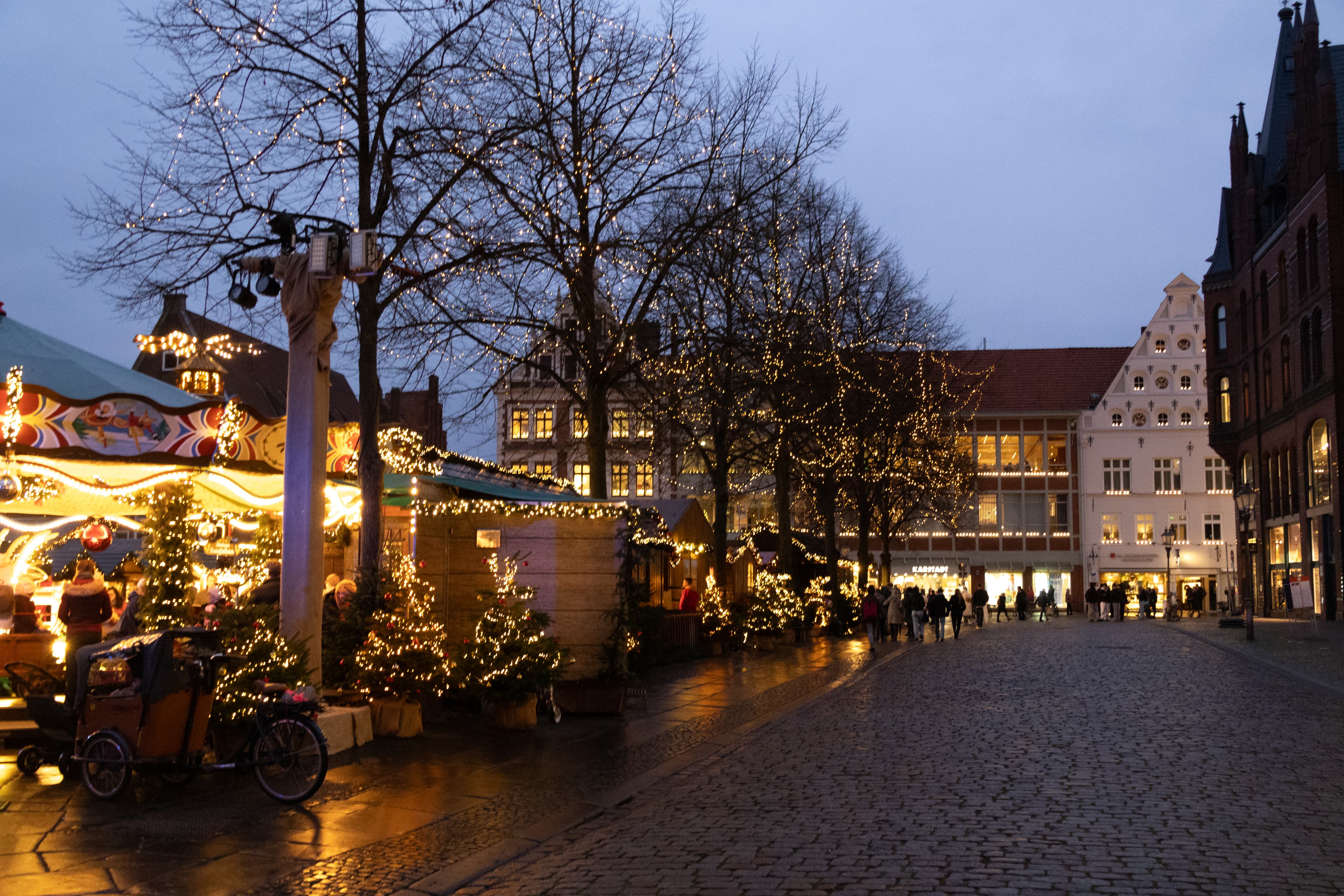 Weihnachtsmarkt auf dem Rathausplatz Lüneburg