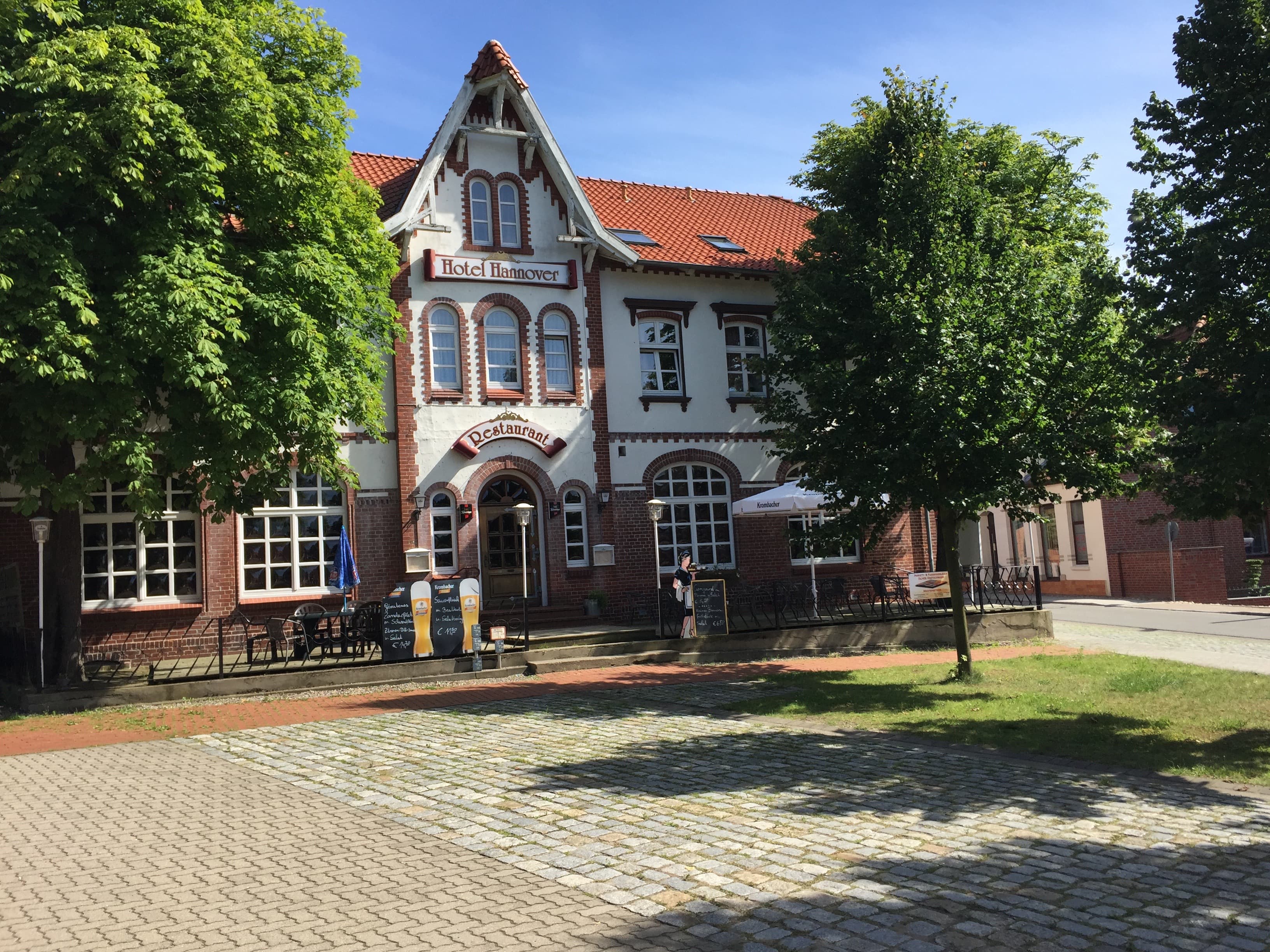 Hotel Hannover von außenHotel Hannover from the outsideHôtel Hanovre de l'extérieurHotel Hannover van buitenafHotel Hannover set udefra