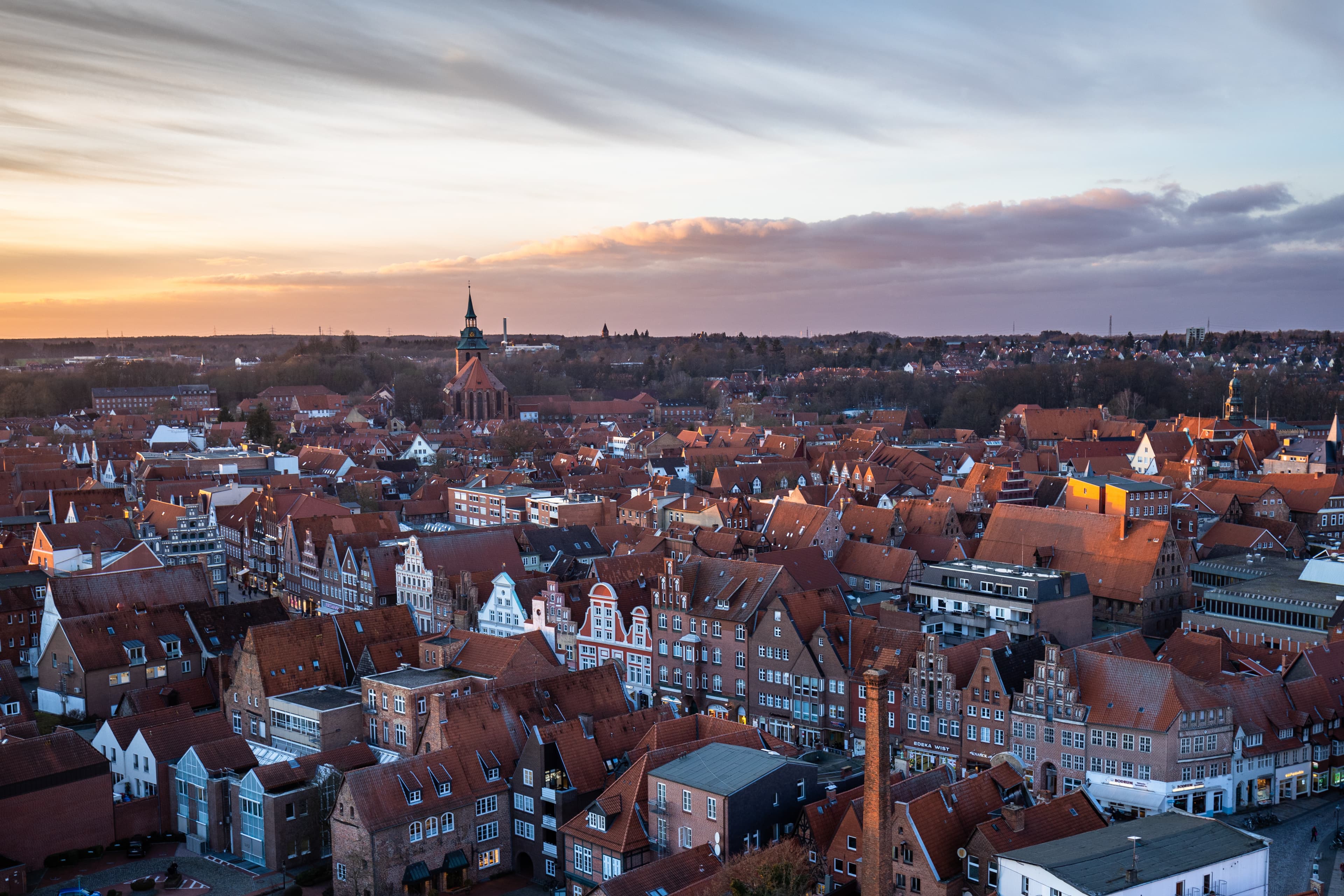 vom wasserturm lüneburg hat man den besten blick über die altstadt lüneburg