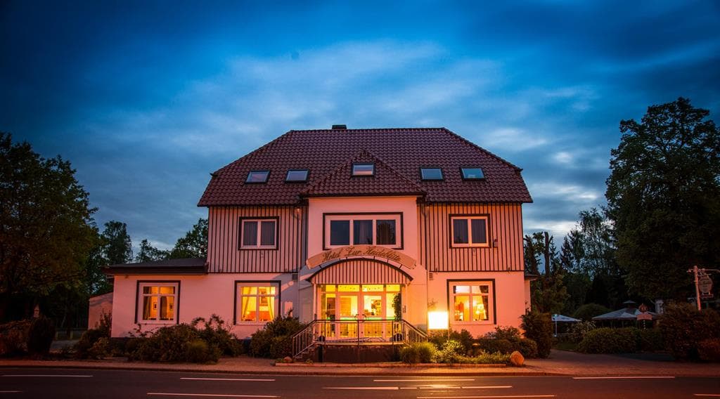 Aussenansicht des Hotels Zur Heideblüte in Hambühren