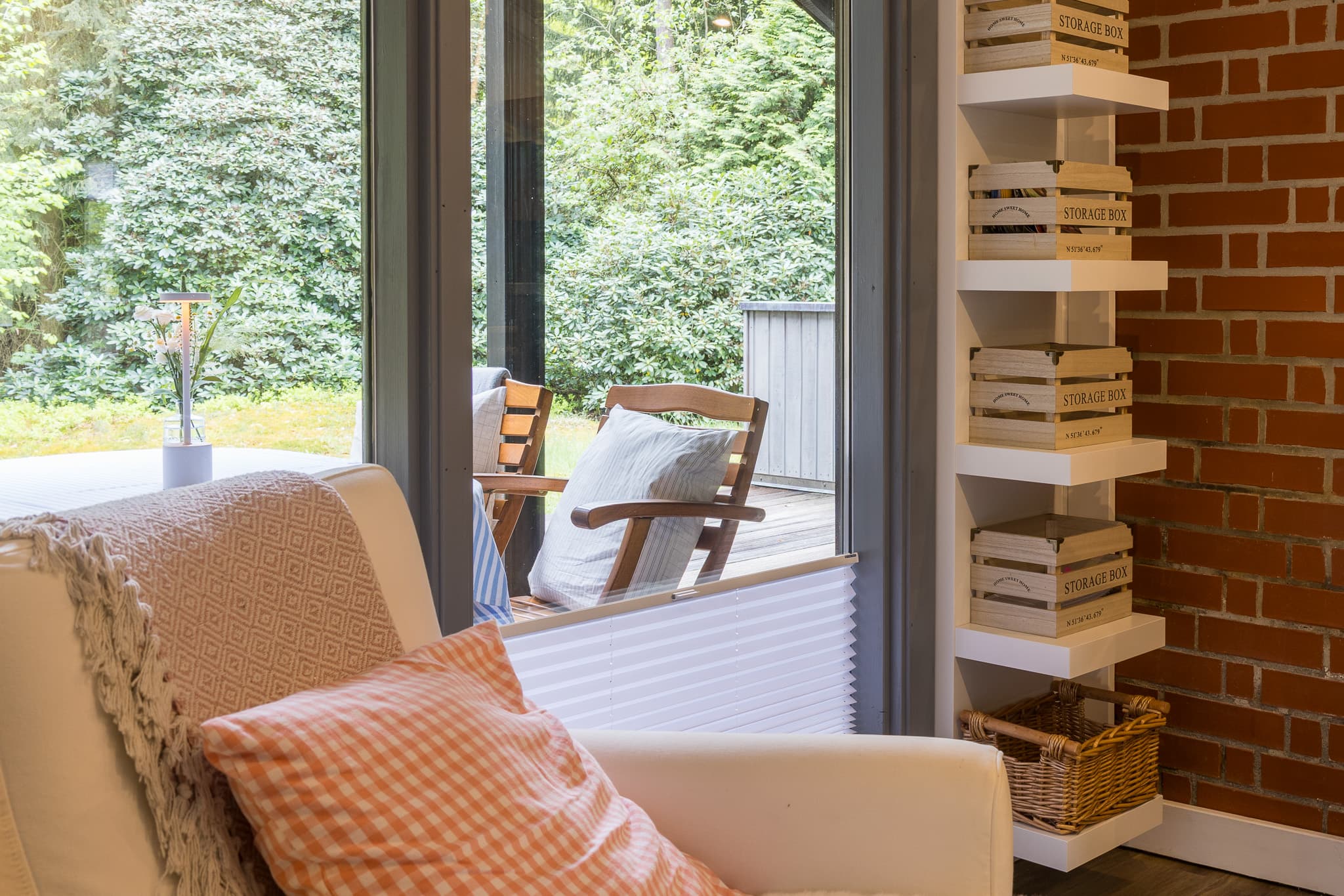 Ferienhaus Trä Hus Blick auf die Terrasse