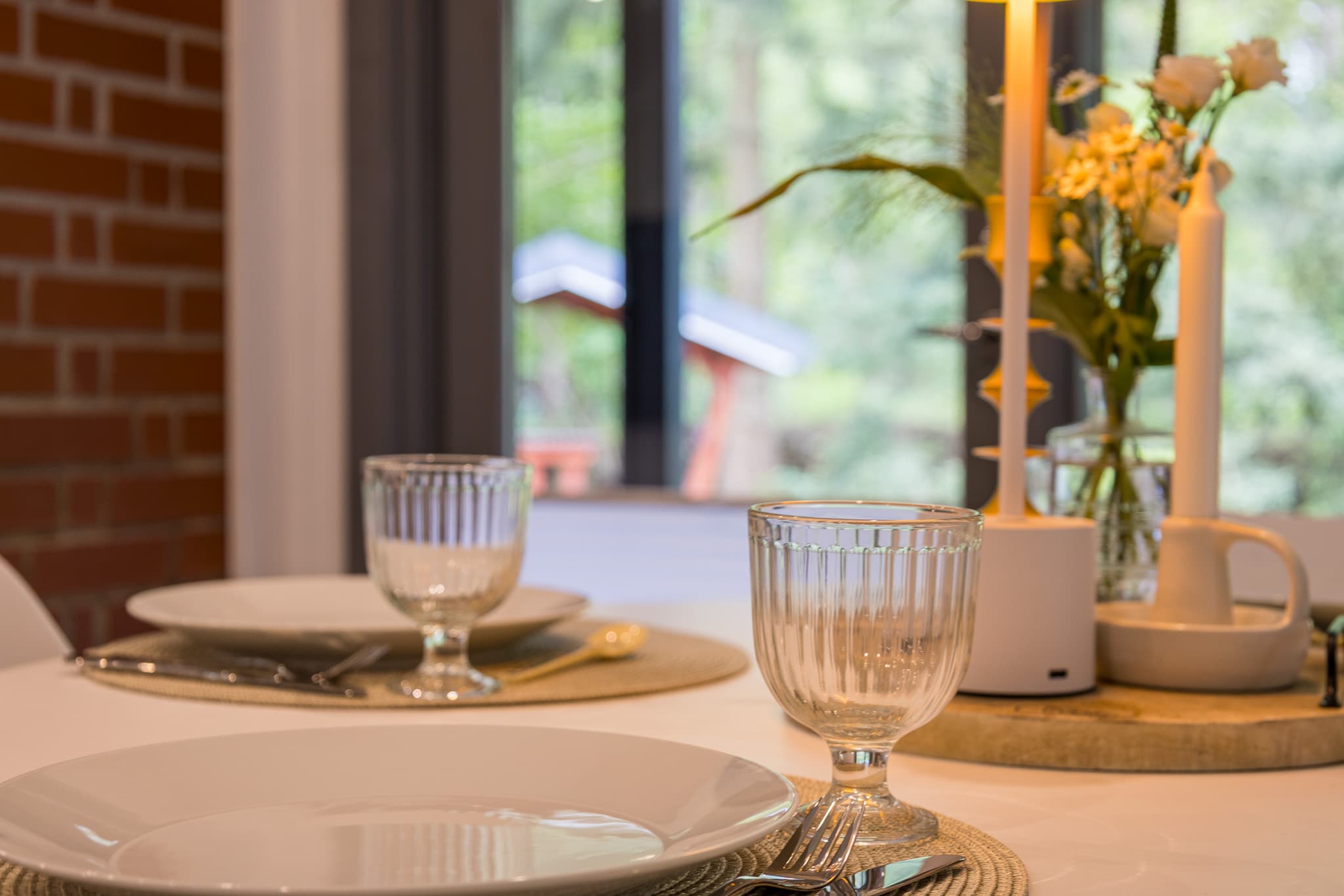 Ferienhaus Trä Hus Küche gedeckter Tisch