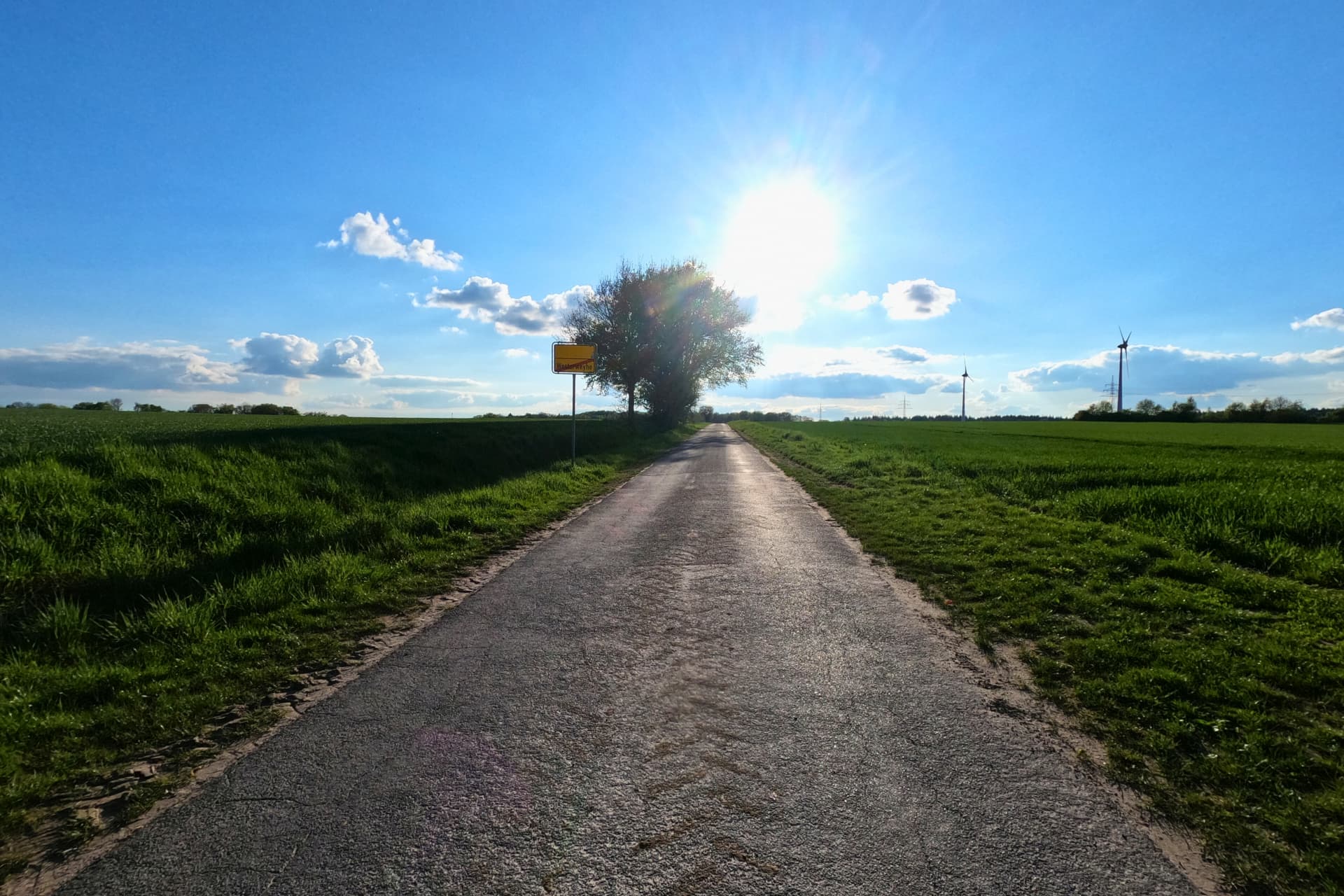 Wirtschaftsweg bei Sonnenuntergang (Ortsausgang von Westerweyhe)