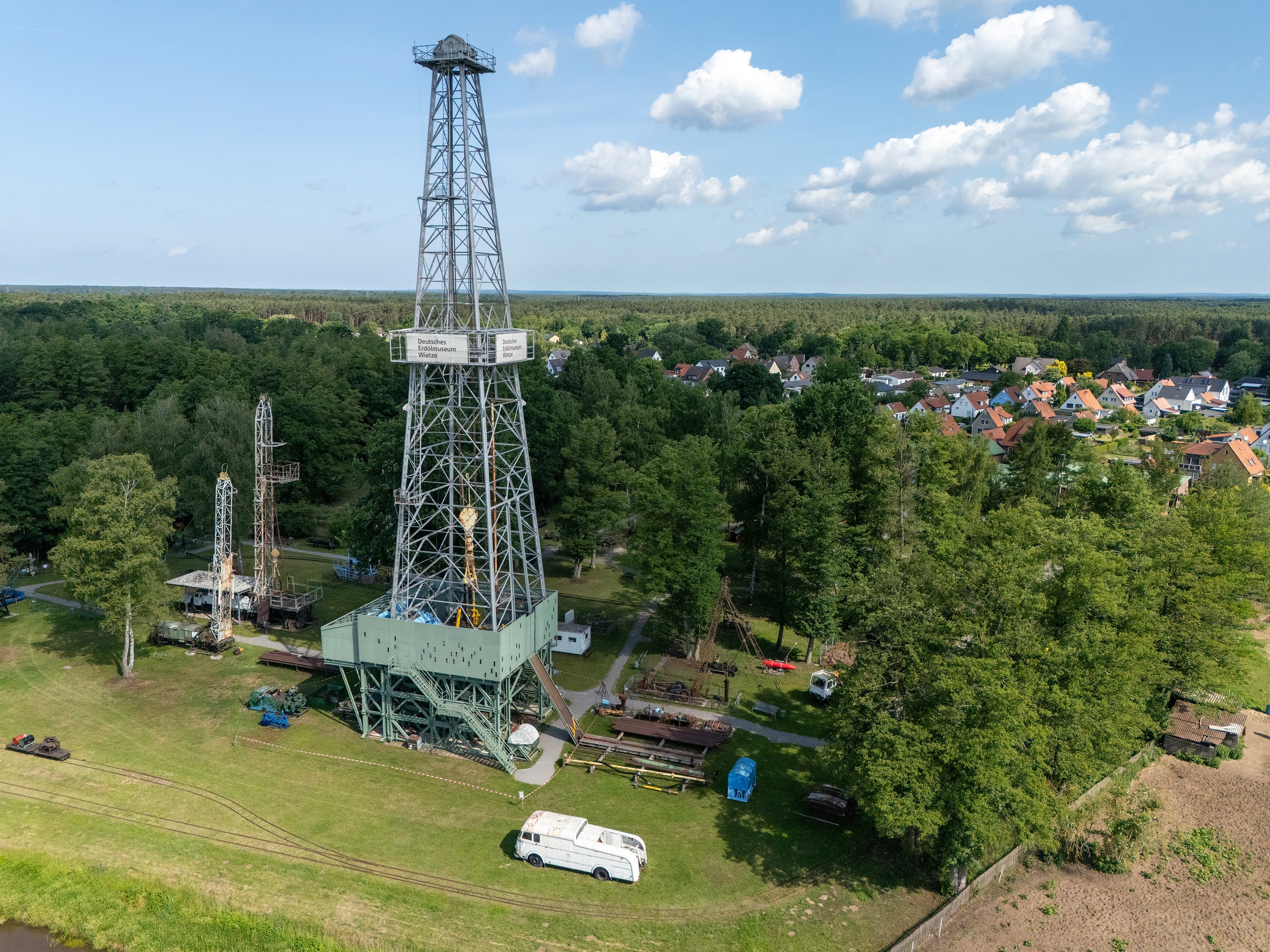 Der Bohrturm des Erdölmuseums ist das Wahrzeichen von Wietze