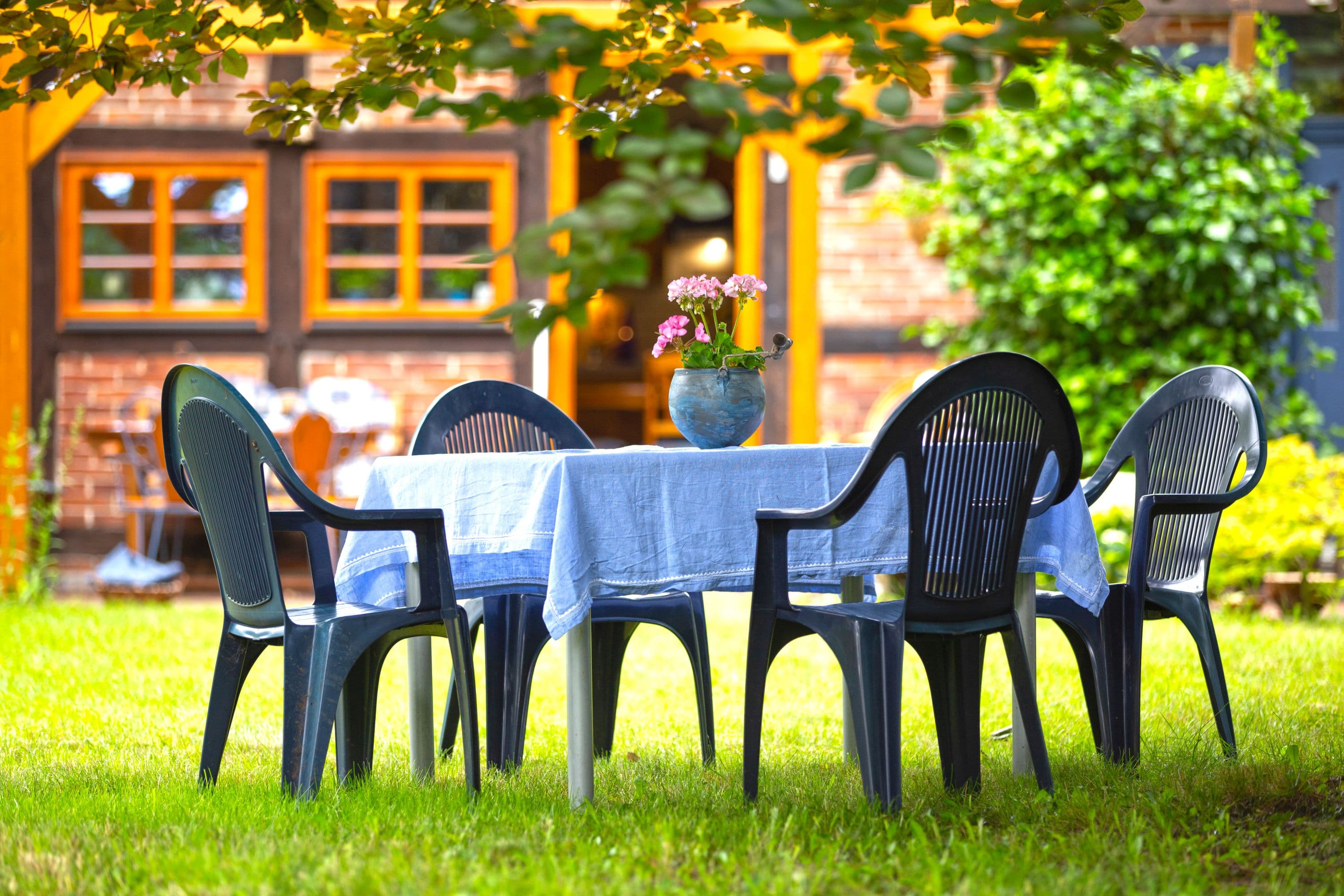 Sitzgruppe im Garten vom Ferienhaus Schneider in Wietze