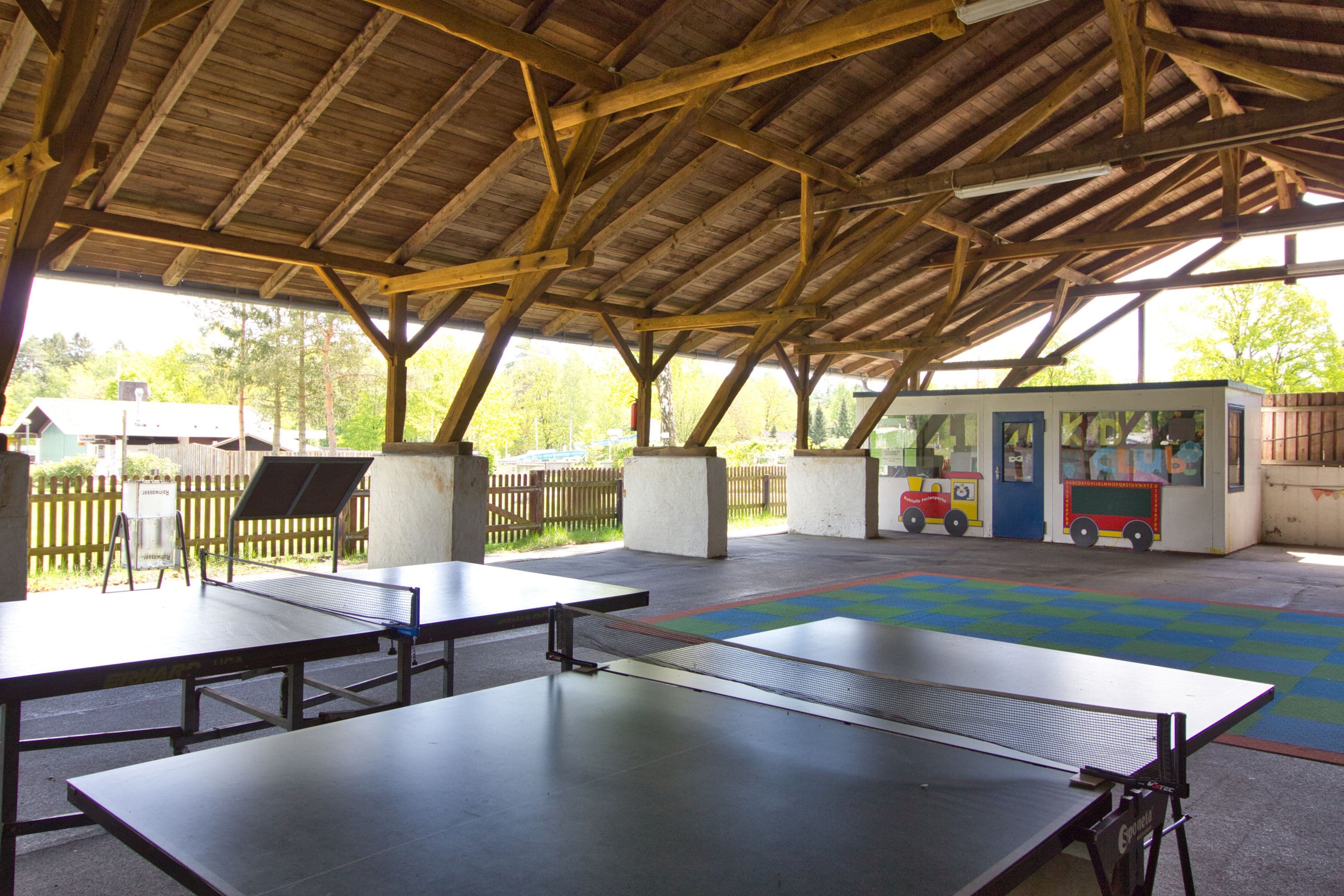Überdachte Sporthalle im Ferienpark Heidesee Faßberg