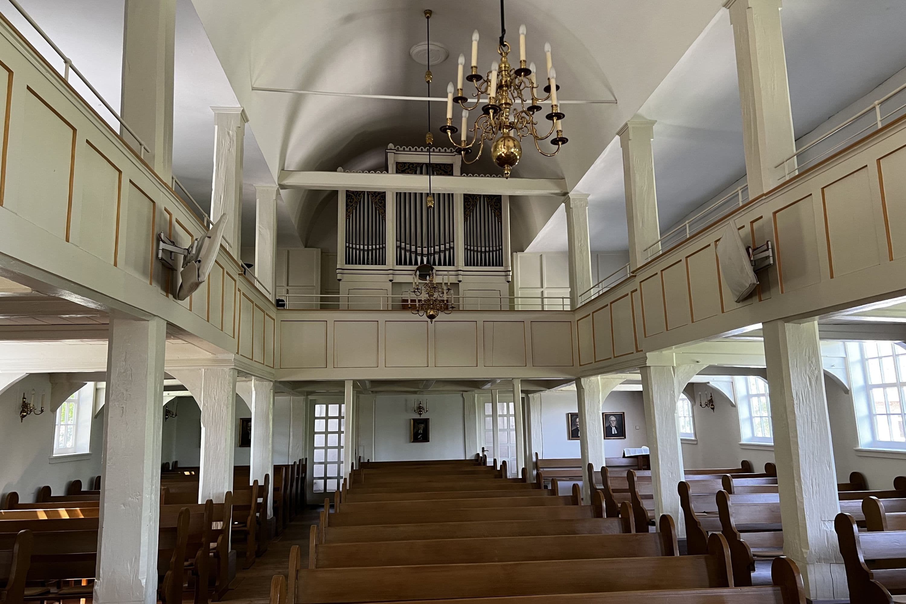 Blick auf die Orgel der Fabian und Sebastian Kirche in Sülze