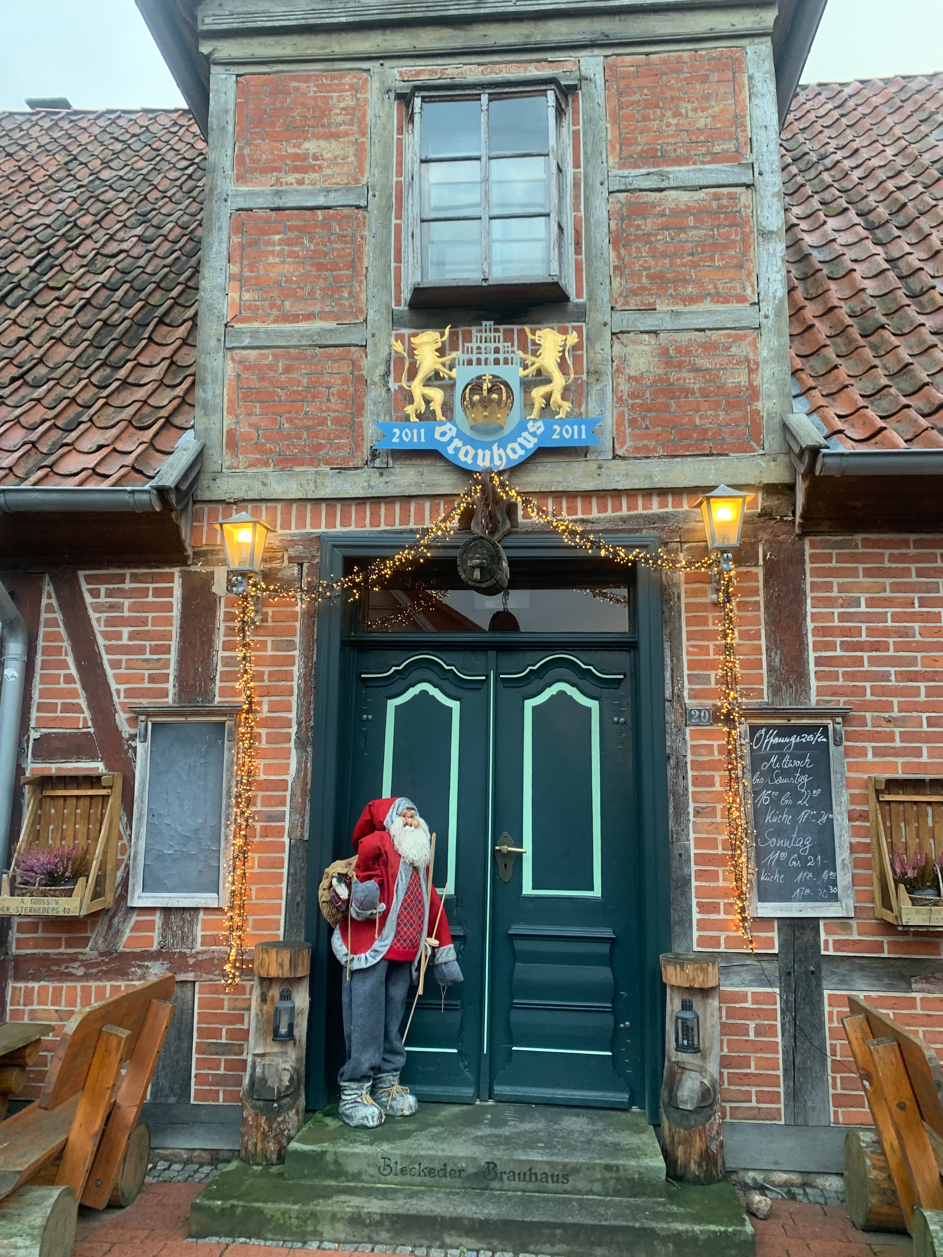 Weihnachtlicher Brauhausmarkt im Brauhaus BleckedeChristmas brewery market in the Bleckede breweryJulebryggerimarked i Bleckede-bryggerietKerstbrouwerijmarkt in de Bleckede brouwerij