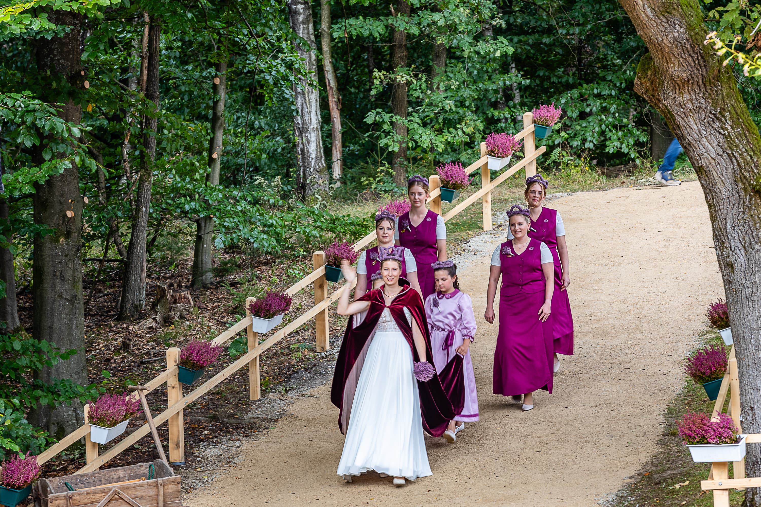 die neue Heidekönigin auf dem weg zur krönung