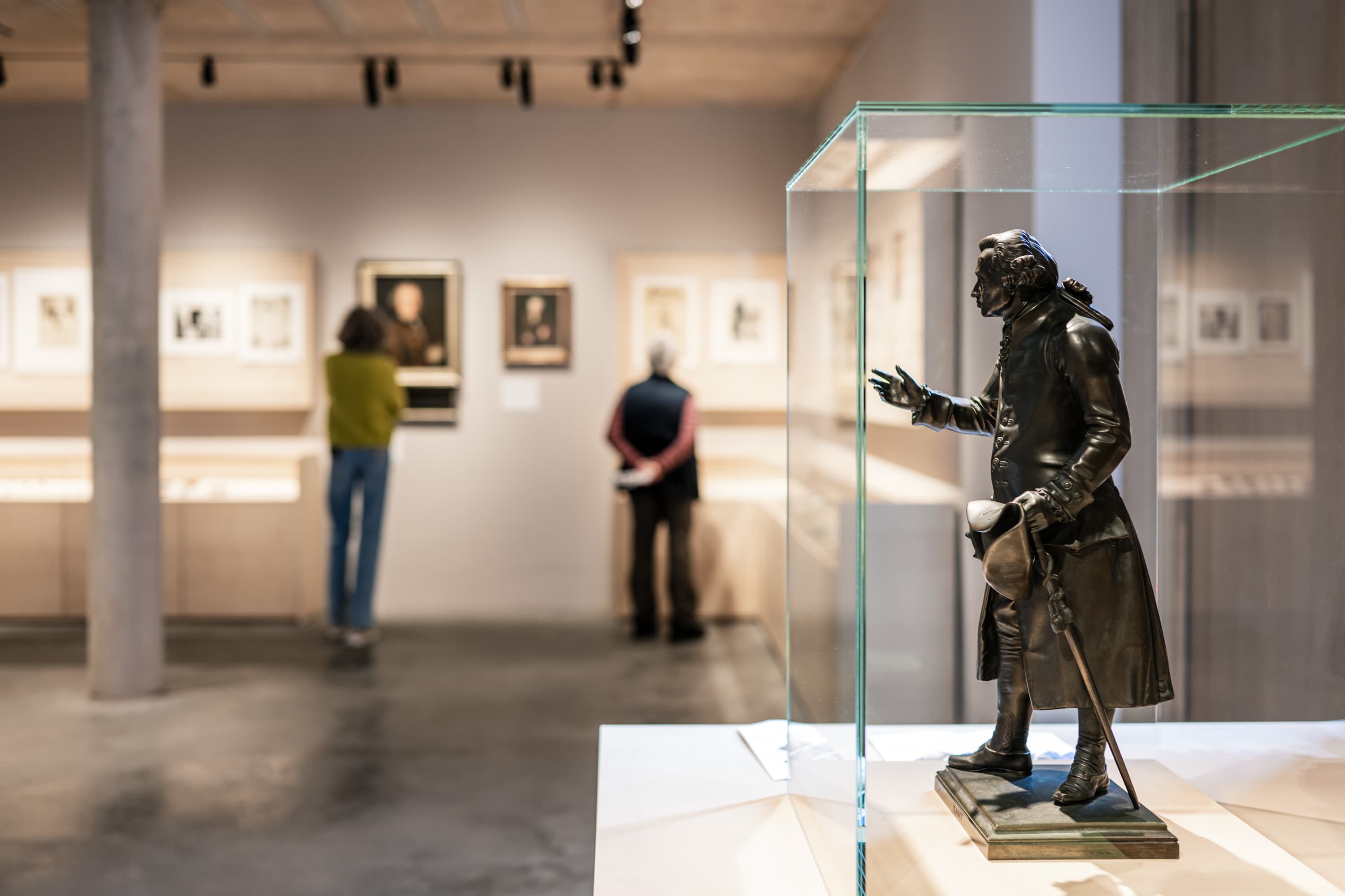 kleine Kant Statue heißt die Besuche Willkommen