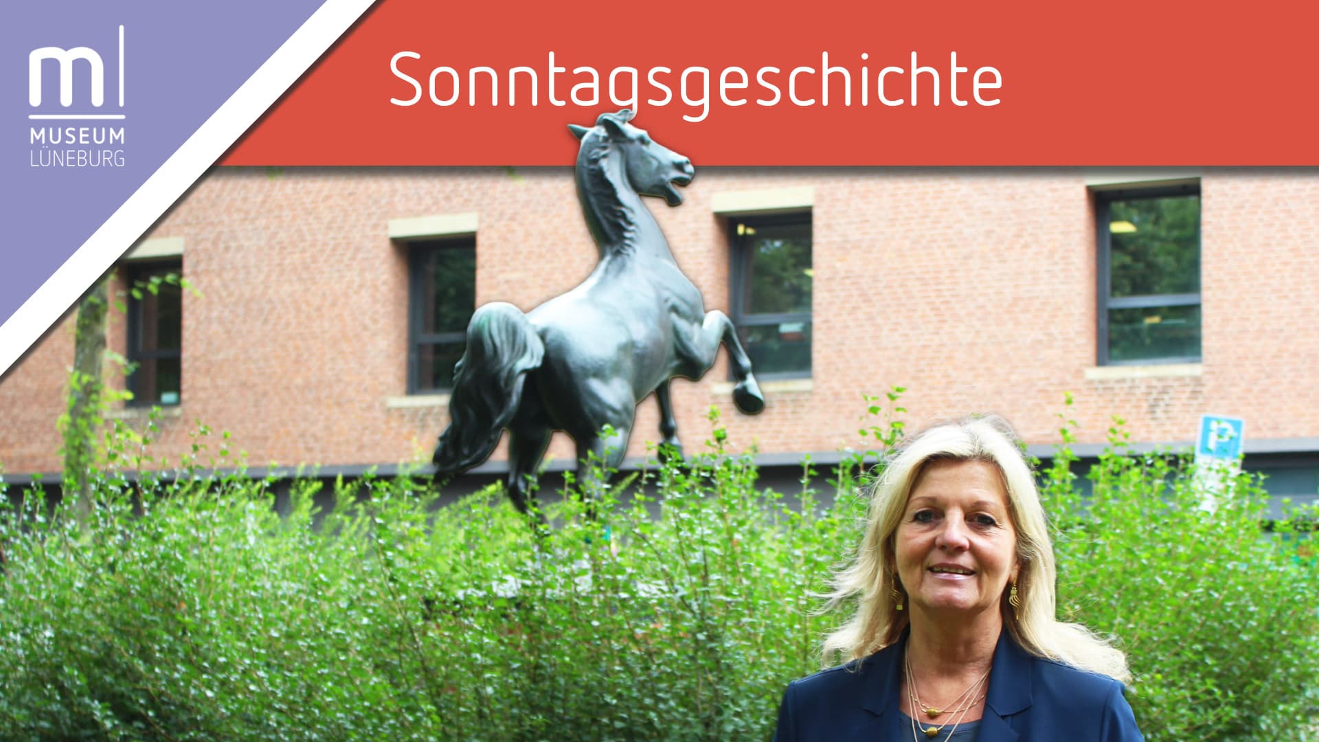 Museumsleiterin Dr. Heike Düselder steht im Wandrahmpark vor dem Museum Lüneburg.