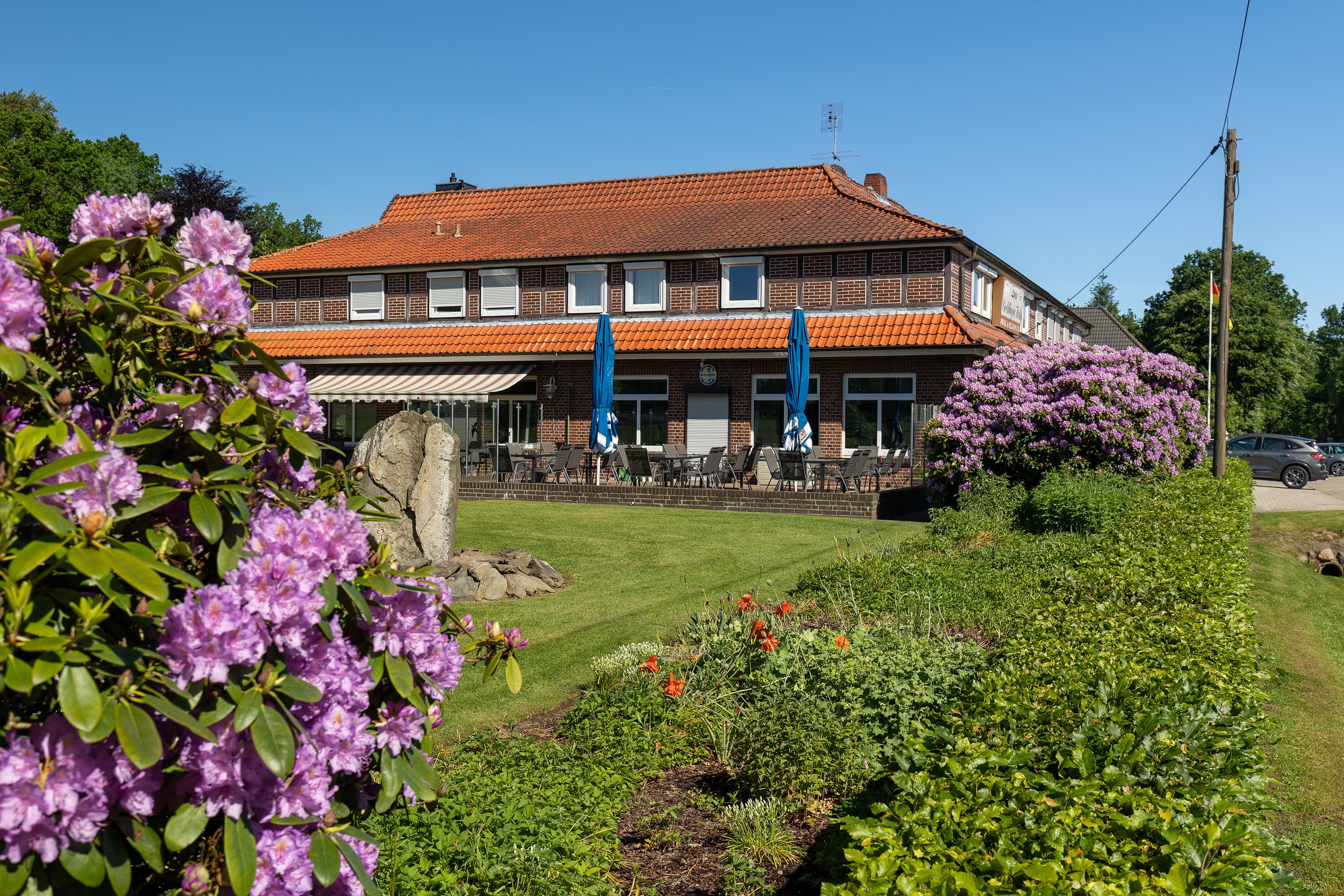 Außenansicht vom Restaurant mit Terrasse Zum Becklinger Holz
