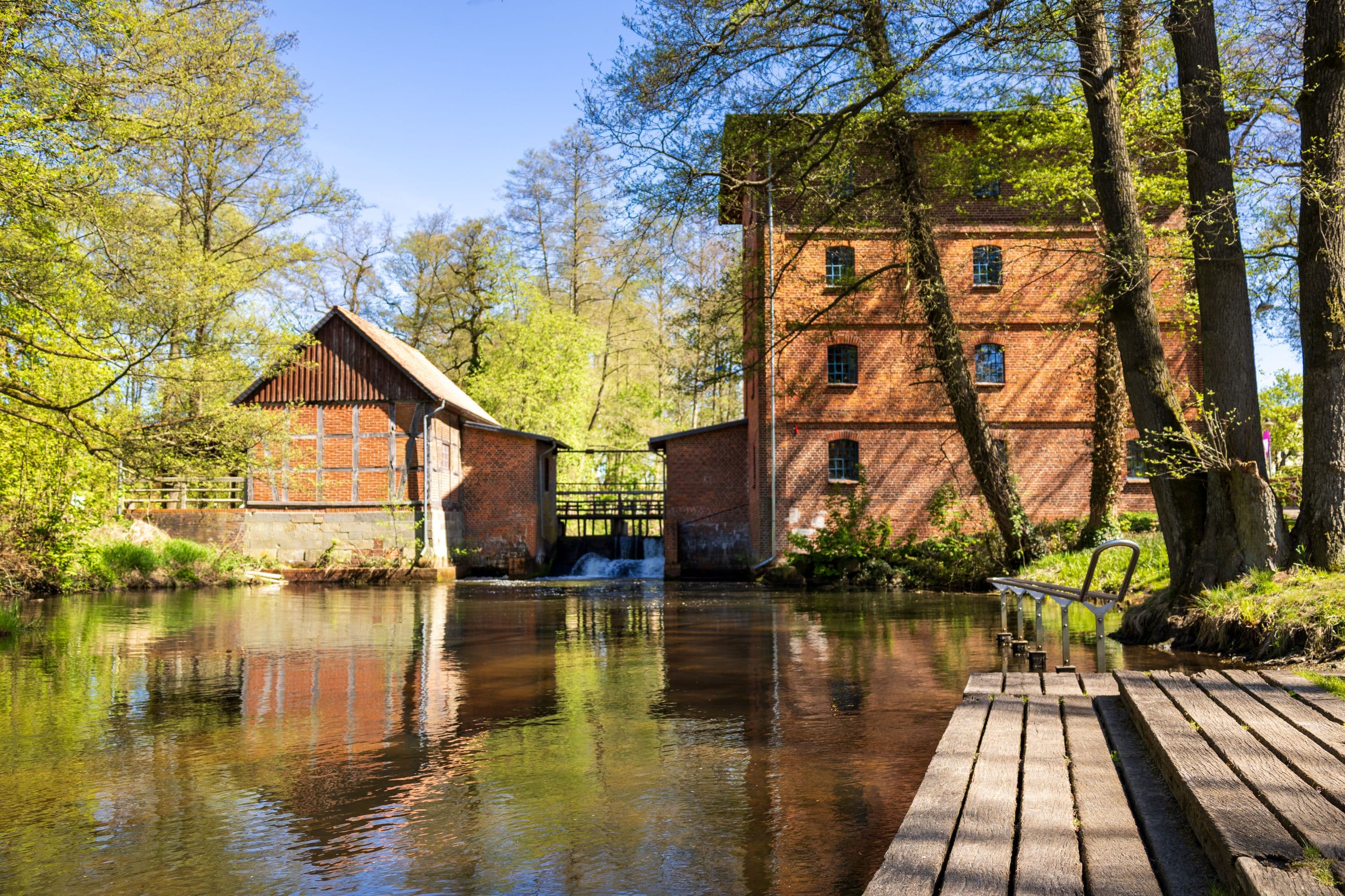 Wassertretstelle an der historischen Mühle in Müden (Örtze)