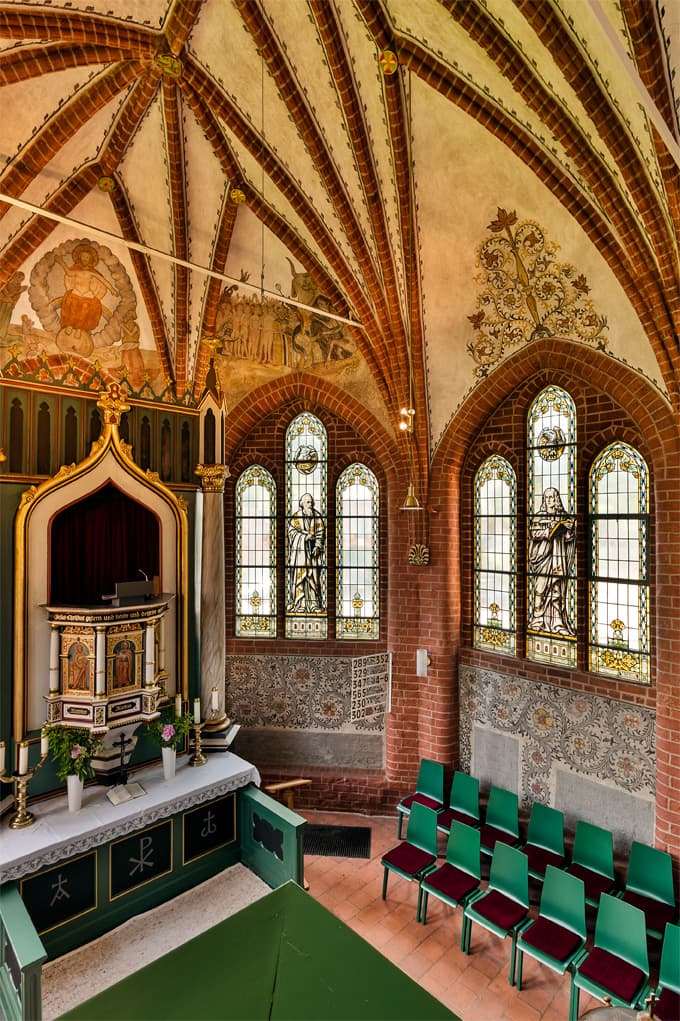 Altar in der St. Laurentius-Kirche in Müden