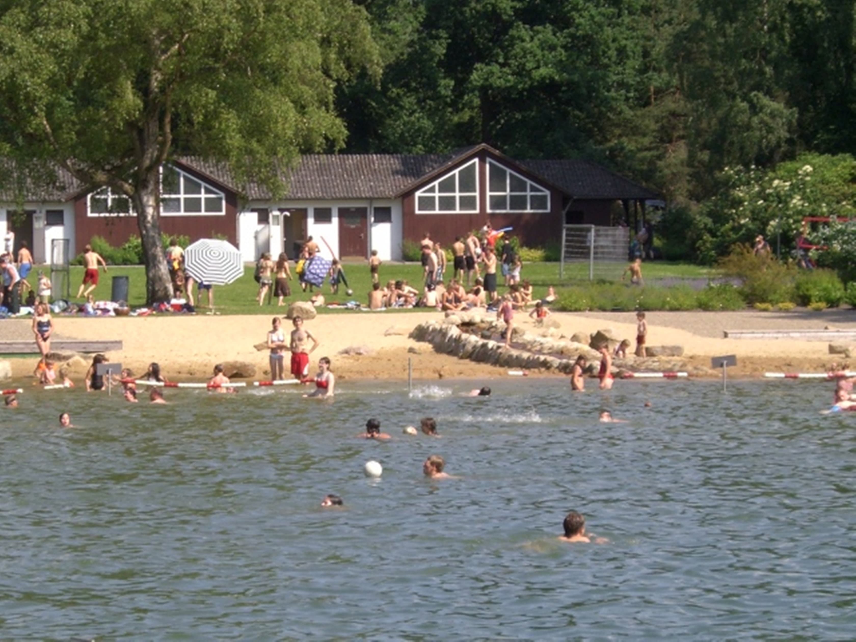 Strandbereich des Naturfreibads "Quellenbad" in Schneverdingen