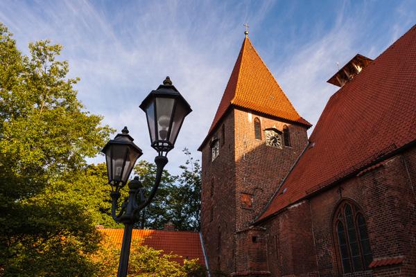 Der trutzige Kirchturm des Klosters Ebstorf