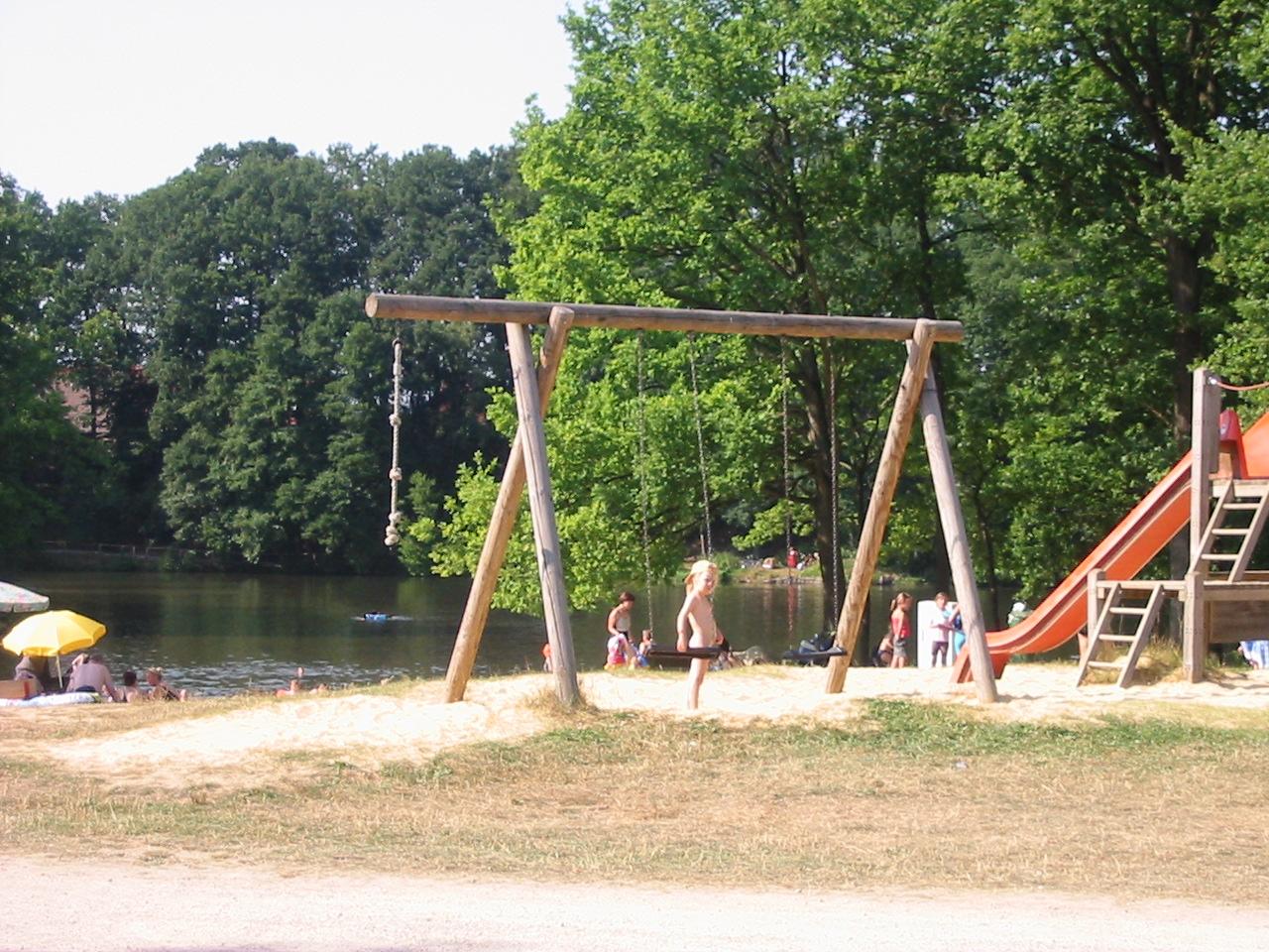 Spielplatz an der Badebucht des Brunausee bei Behringen