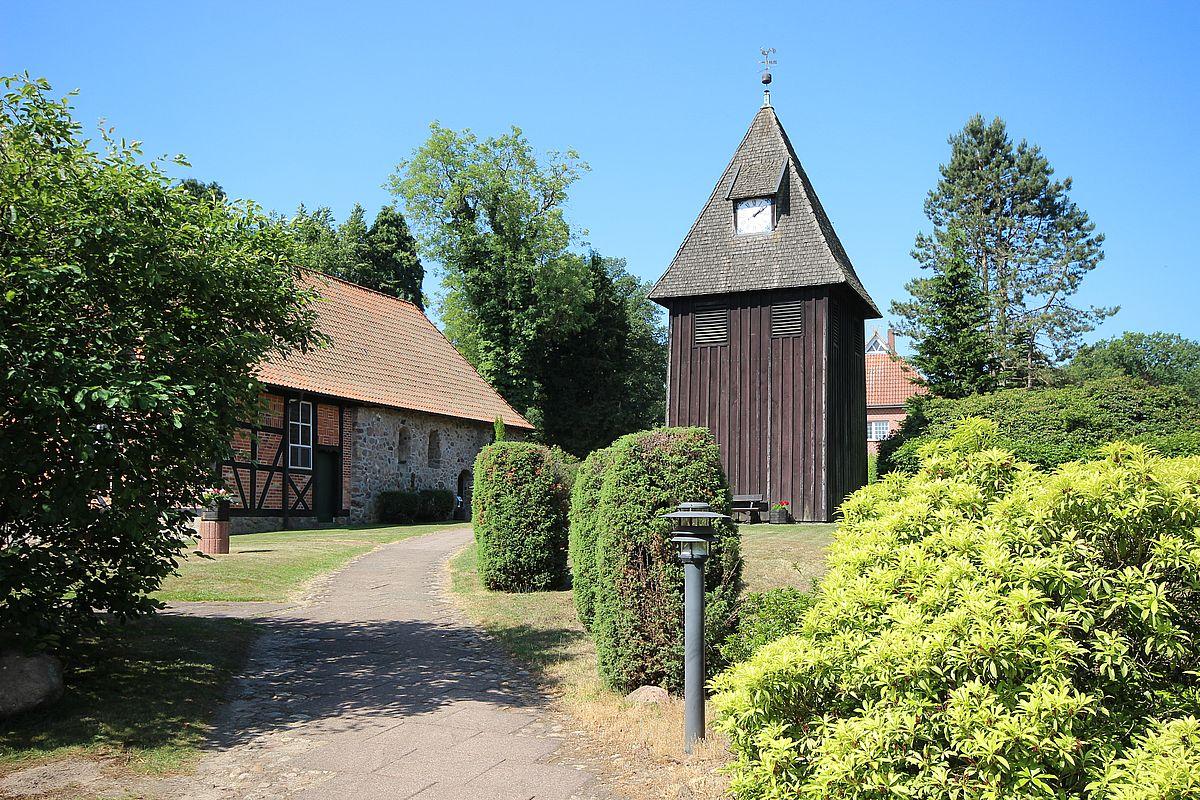 St. Madgalenen Kirche mit Glockenturm