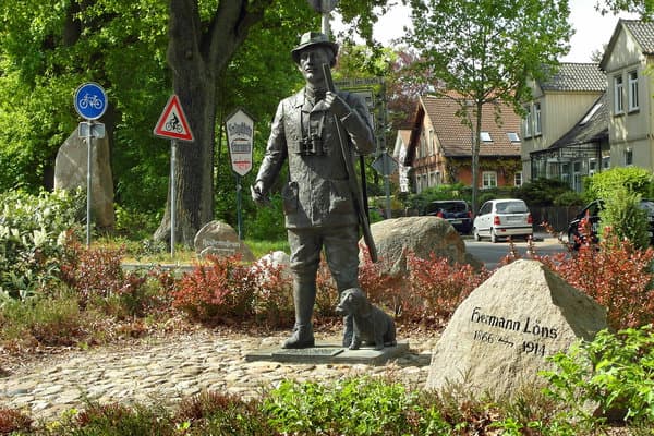 Hermann Löns Statue