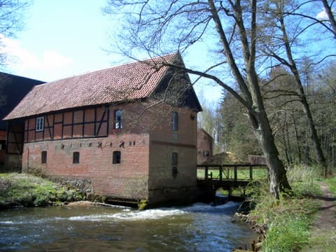 Außenansicht der Wohlenbüttler Wassermühle