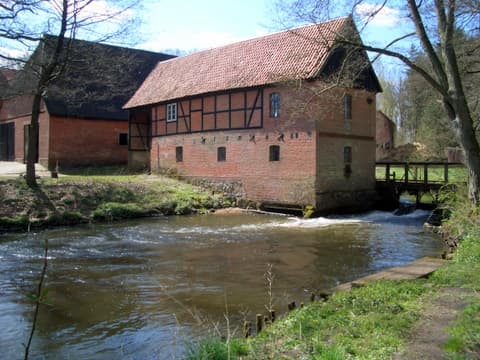 Außenansicht der Wohlenbüttler Wassermühle