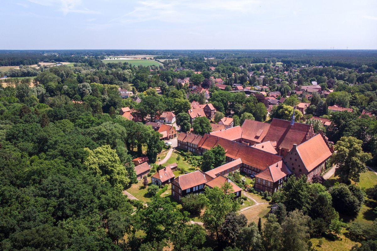 Wienhausen von oben / Luftaufnahme