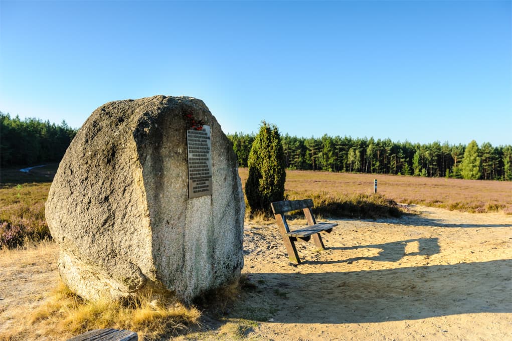 Gedenkstein zur Waldbrandkatastrophe 1975, Angelbecksteich, Hermannsburg