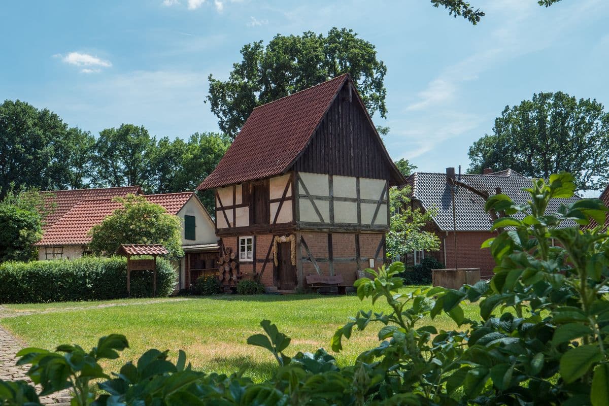 Wienhausen: Kunst & Kultur in malerischer Flusslandschaft (60 km) | Lüneburger  Heide