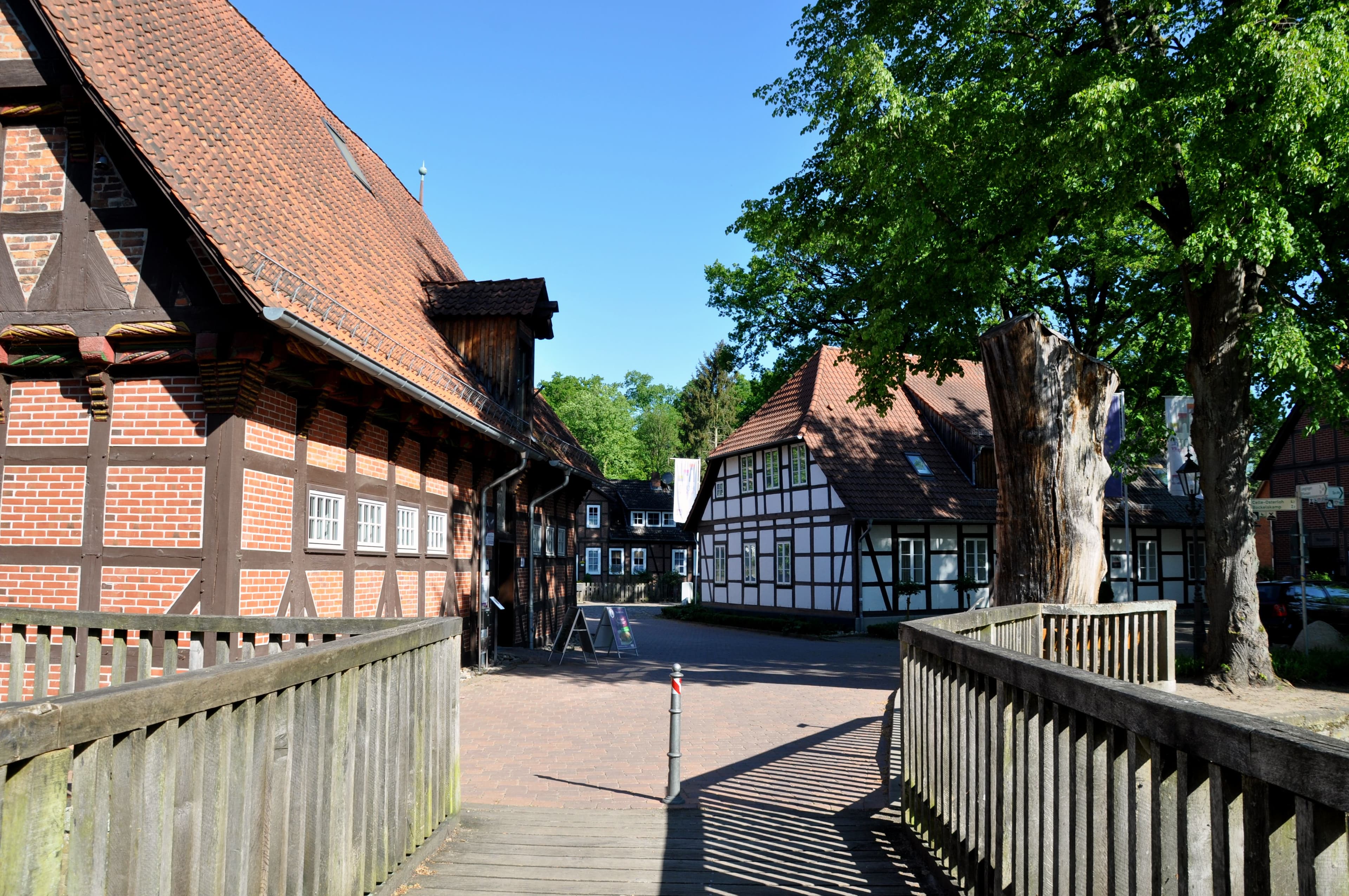 Kulturhaus und Blasek-Eiche in Wienhausen