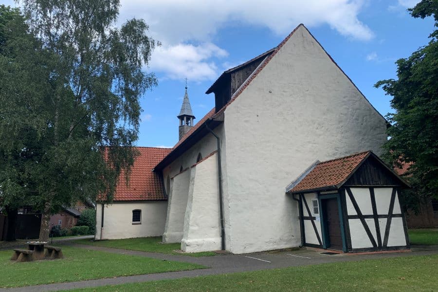 Rückansicht-Marienkirche in Bröckel