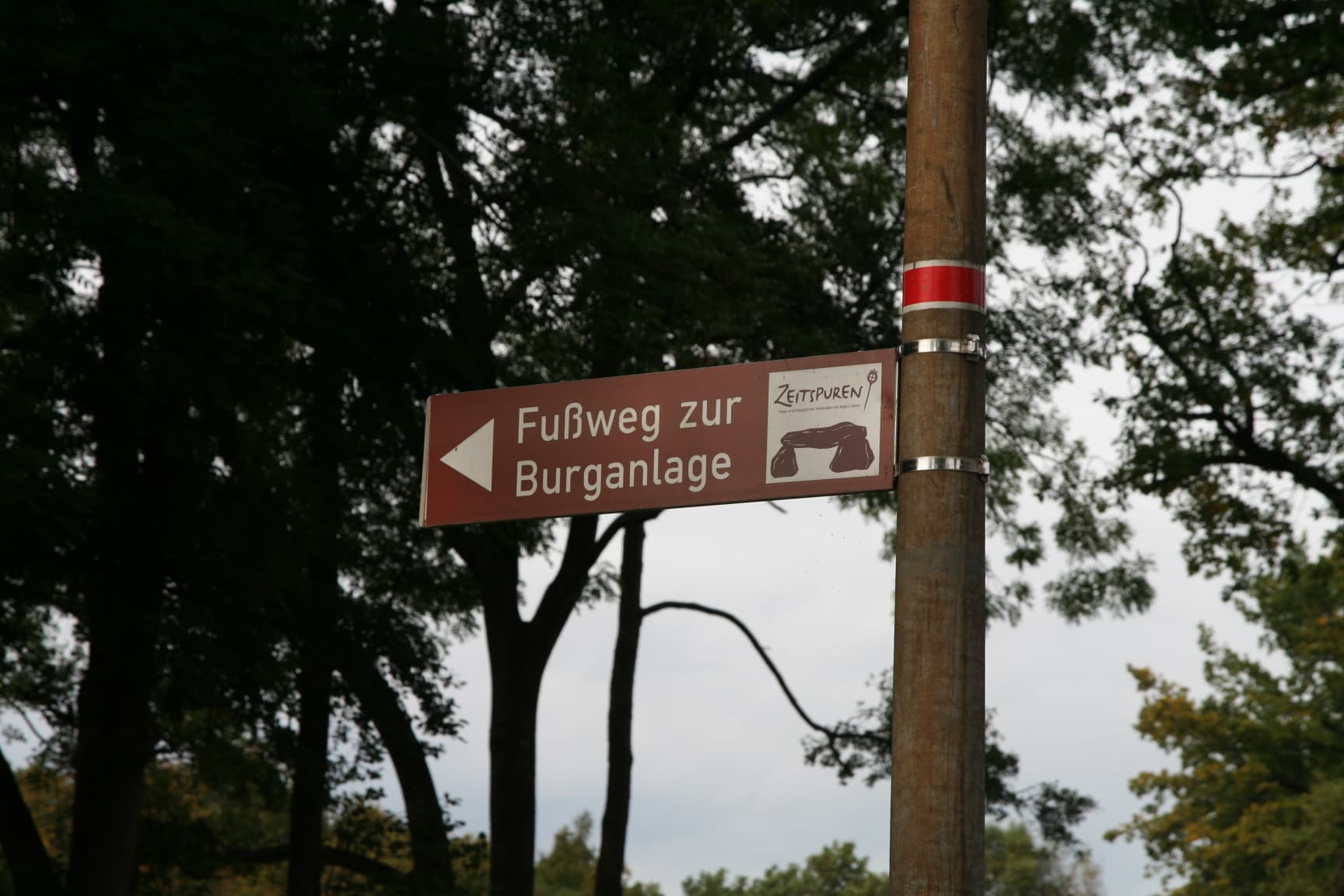 Fußweg zur Burganlage Ottenburg