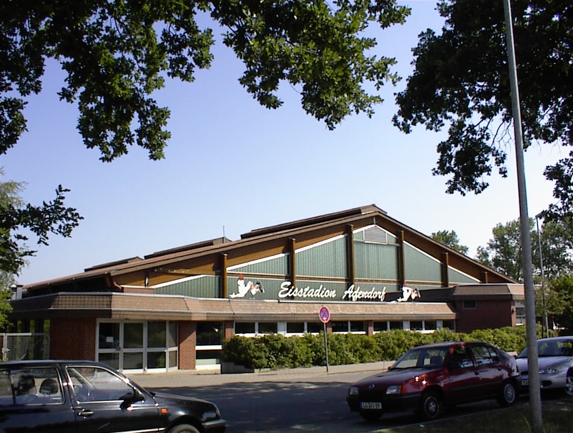 Vorderansicht des Walter-Maack-Eisstadions