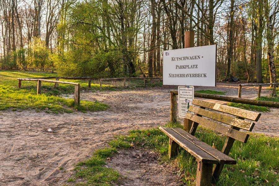 Bank und Kutschenhaltestelle am Parkplatz Niederhaverbeck