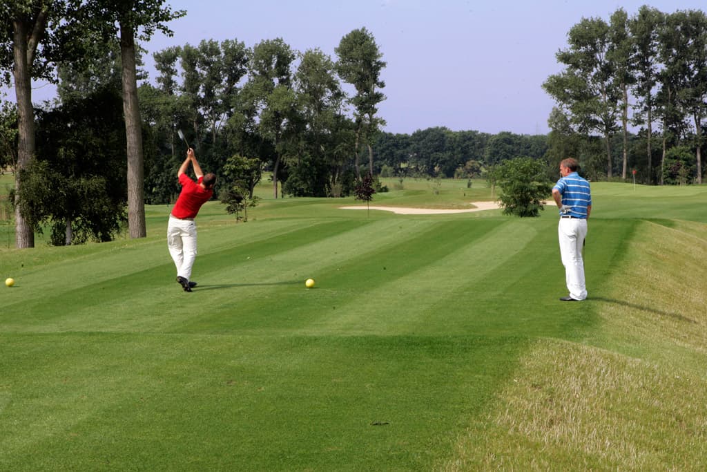 Golfer auf Bahn 6