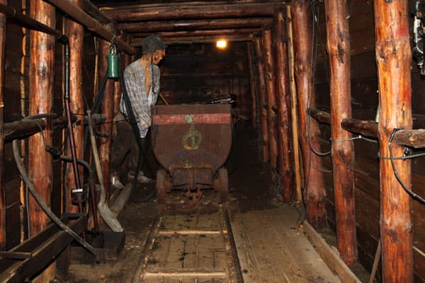 stollen im erdölmuseum wietze zeigt die öl gewinnung