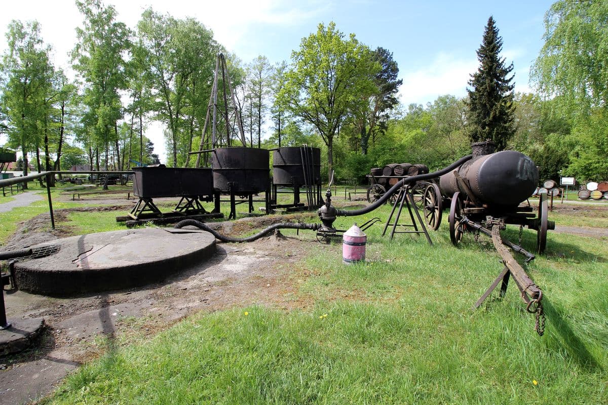 Öltanks und historischer Öltransport im Deutschen Erdölmuseum Wietze