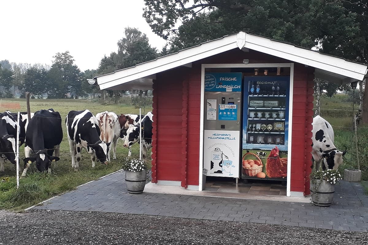 Milchtankstelle und Regiomat auf dem Hof Heidmann