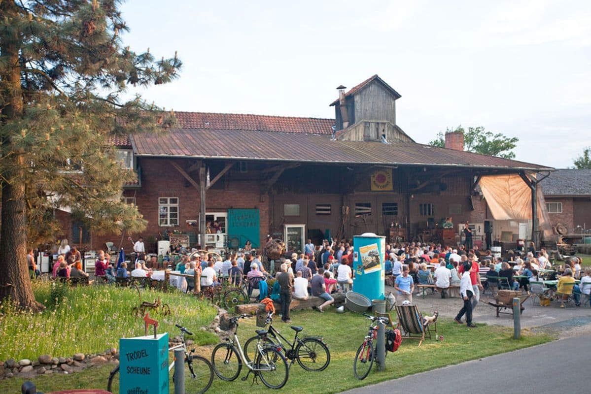 Kultursommer Poetryslam vor der Trödelscheune