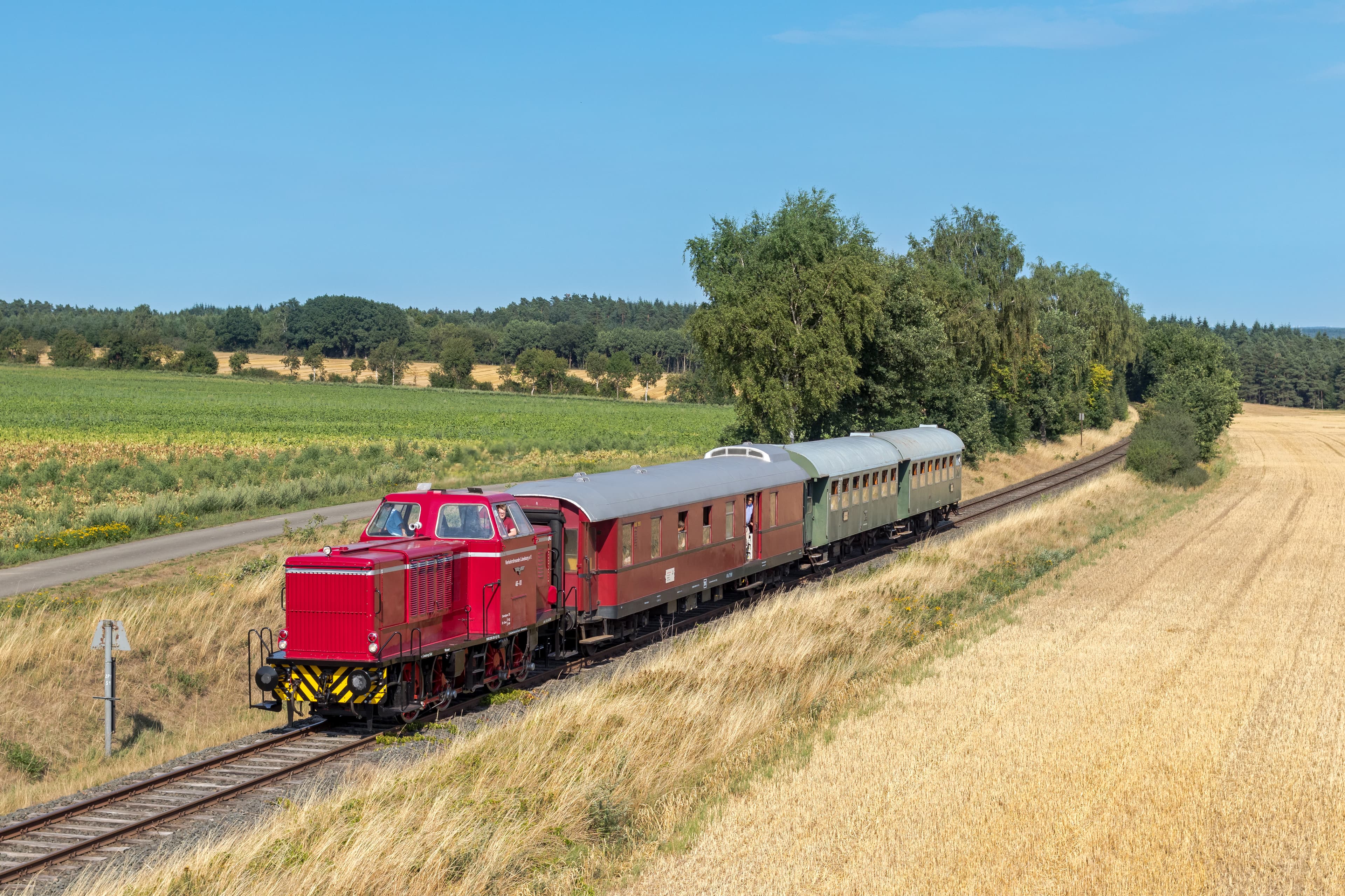 Diesellok 46-01 mit Wagenzug der Arbeitsgemeinschaft Verkehrsfreunde Lüneburg e.V.