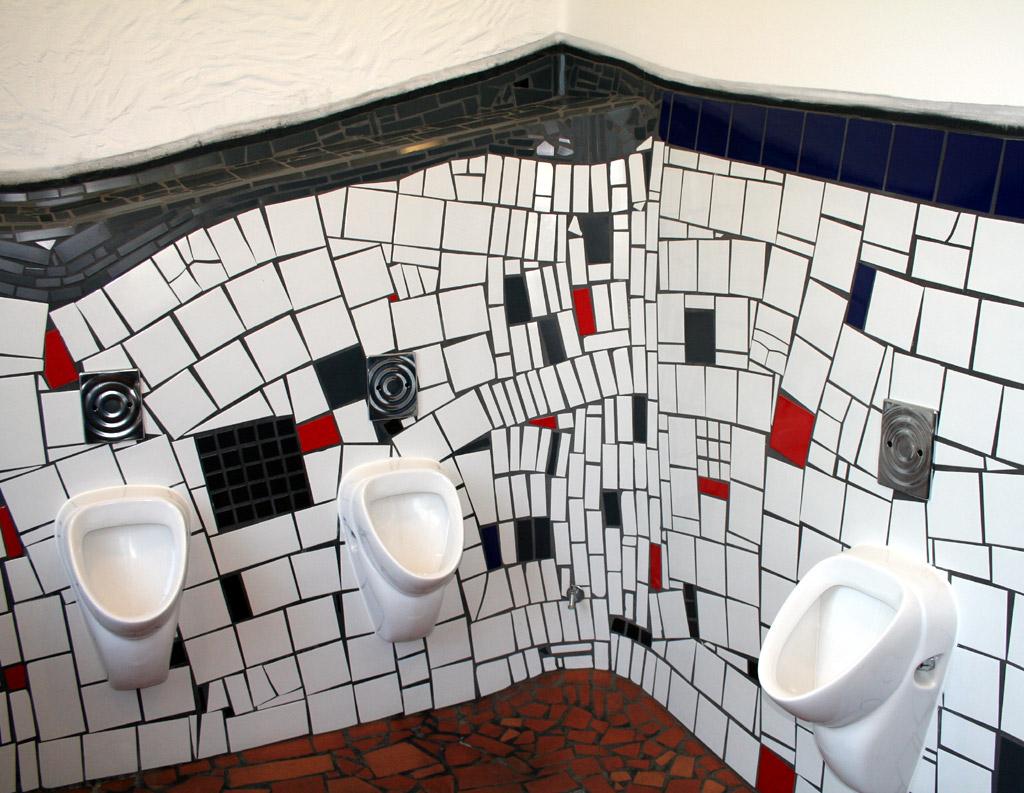 Phantasievoll gestaltetes WC