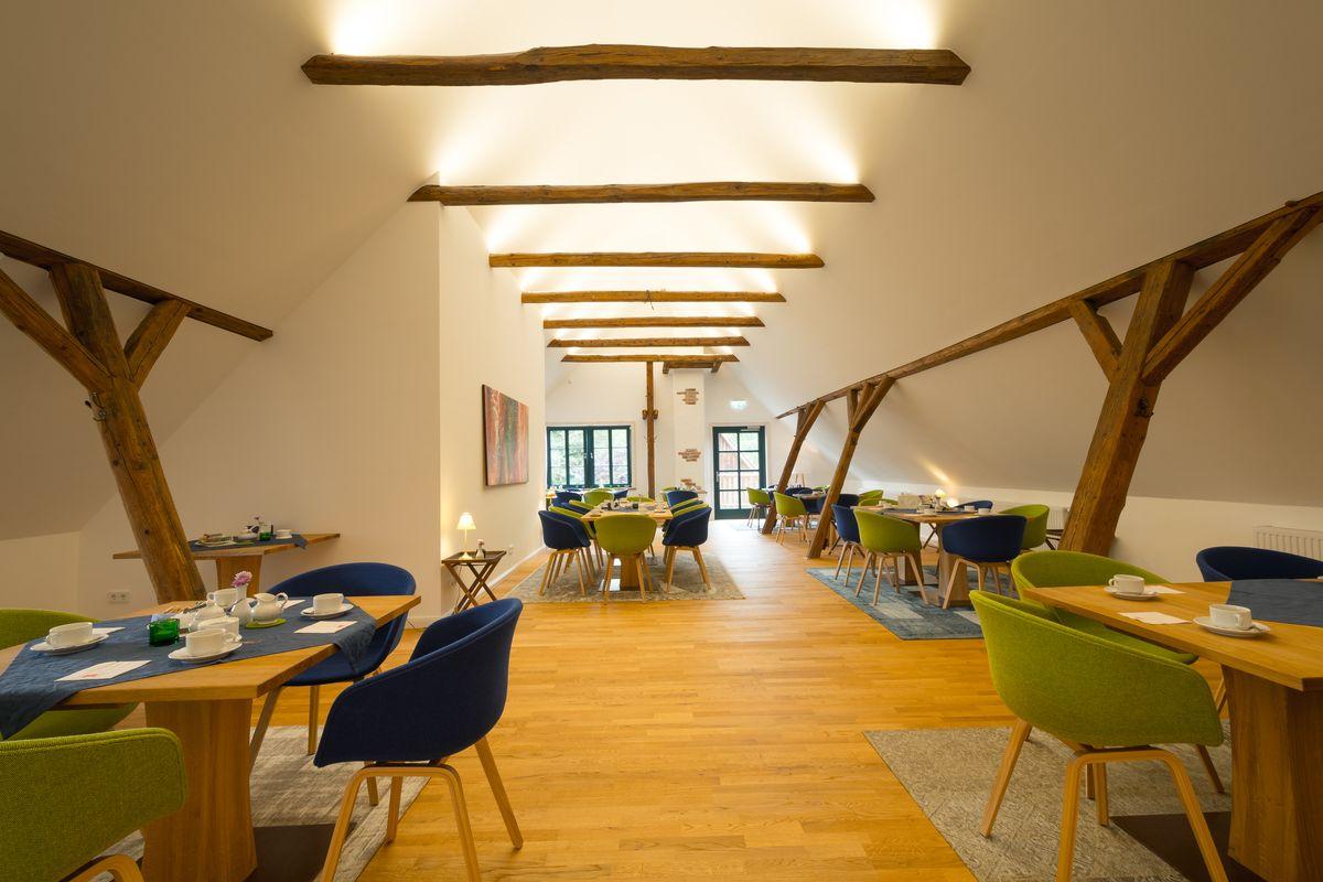 Modern gestalteter Bereich im Obergeschoss