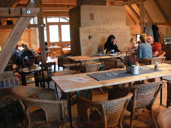 Innenansicht Handeloh: Café im Schafstall
