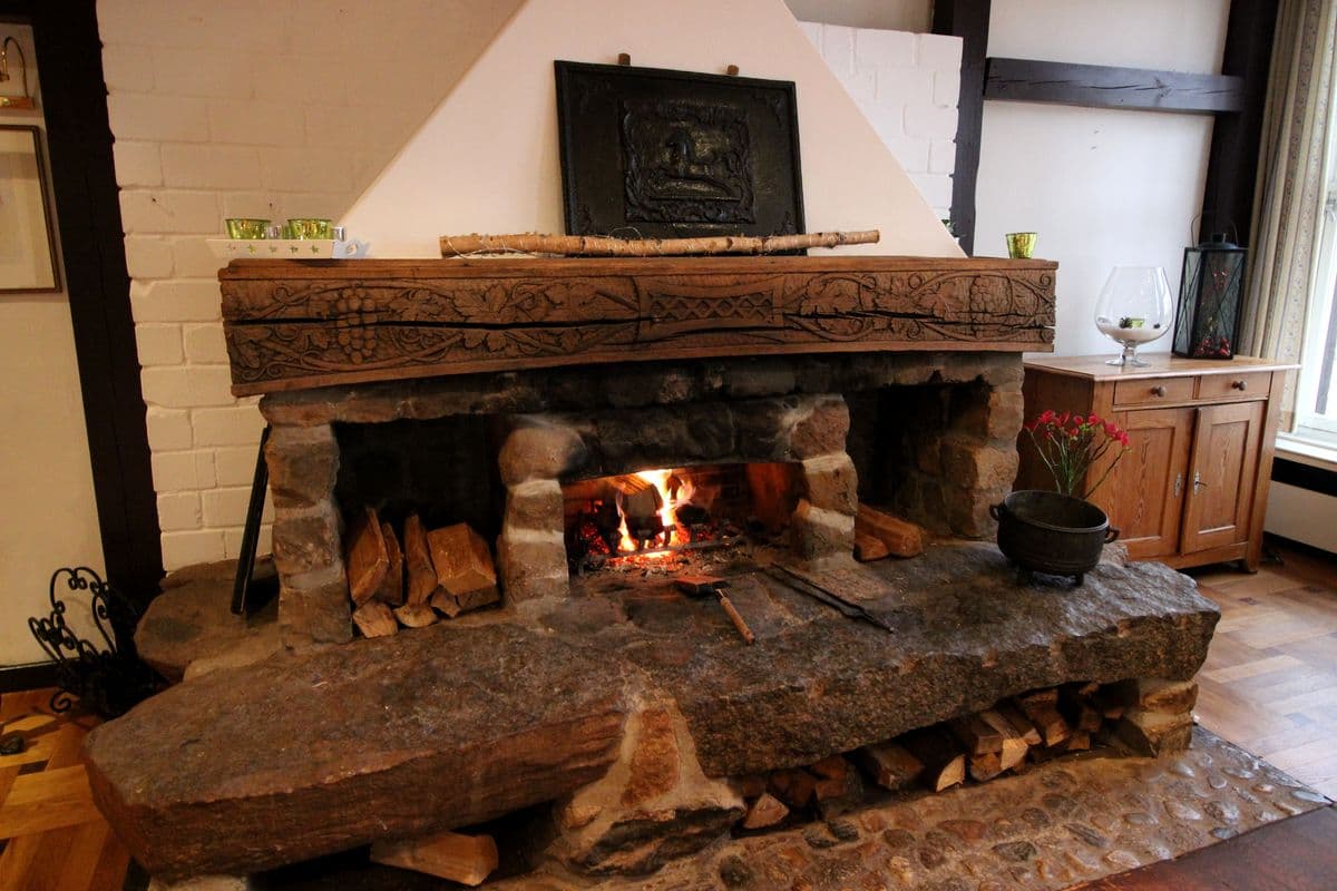Kamin im Restaurant, Gutshof im Örtzetal