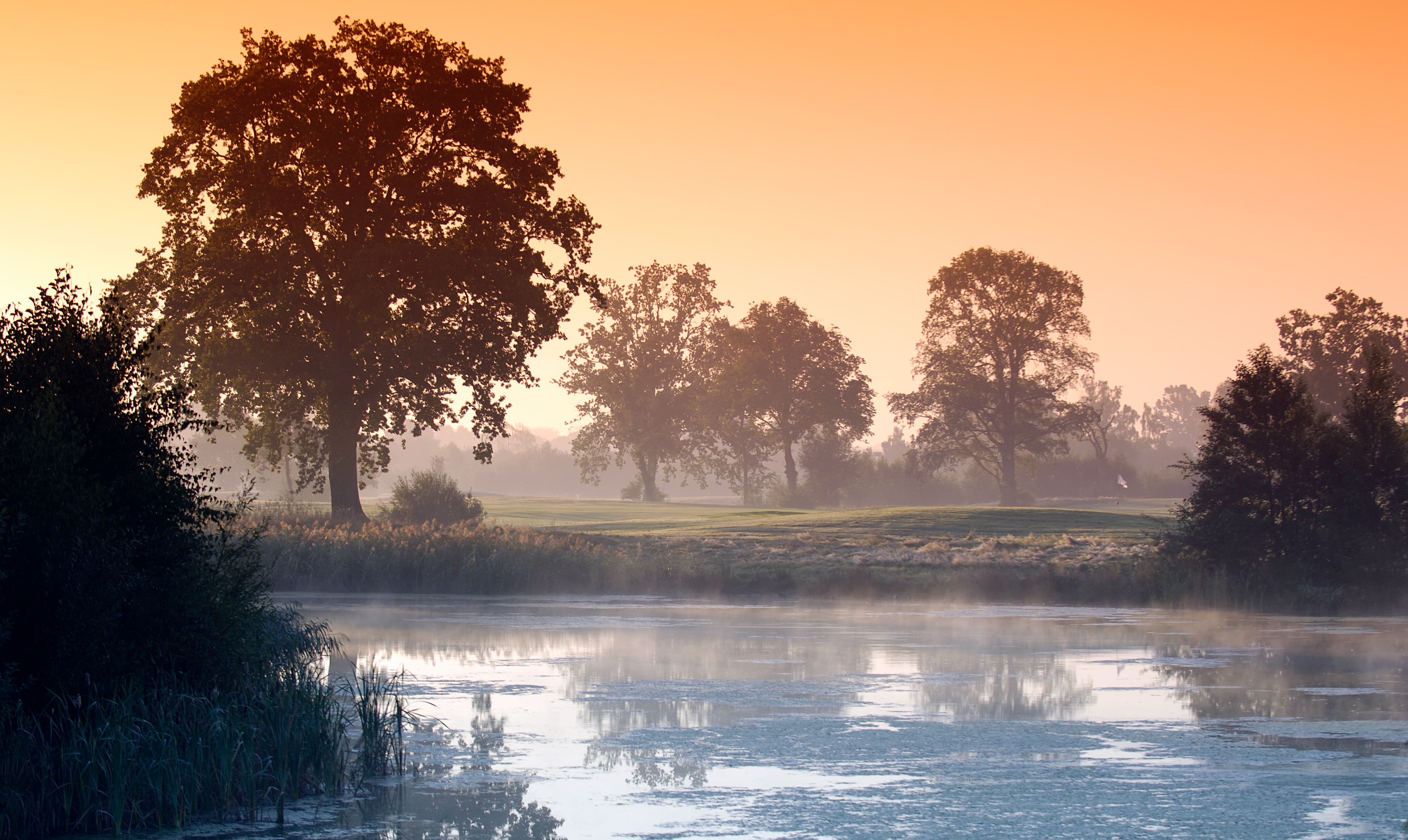 Golfplatz mit See Schloss Lüdersburg Hotel & Golf