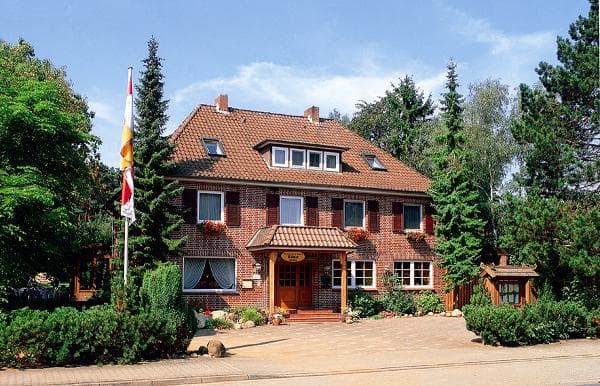 Hausansicht von Vorne des Landgasthauses Tödter in Oldendorf (Luhe)