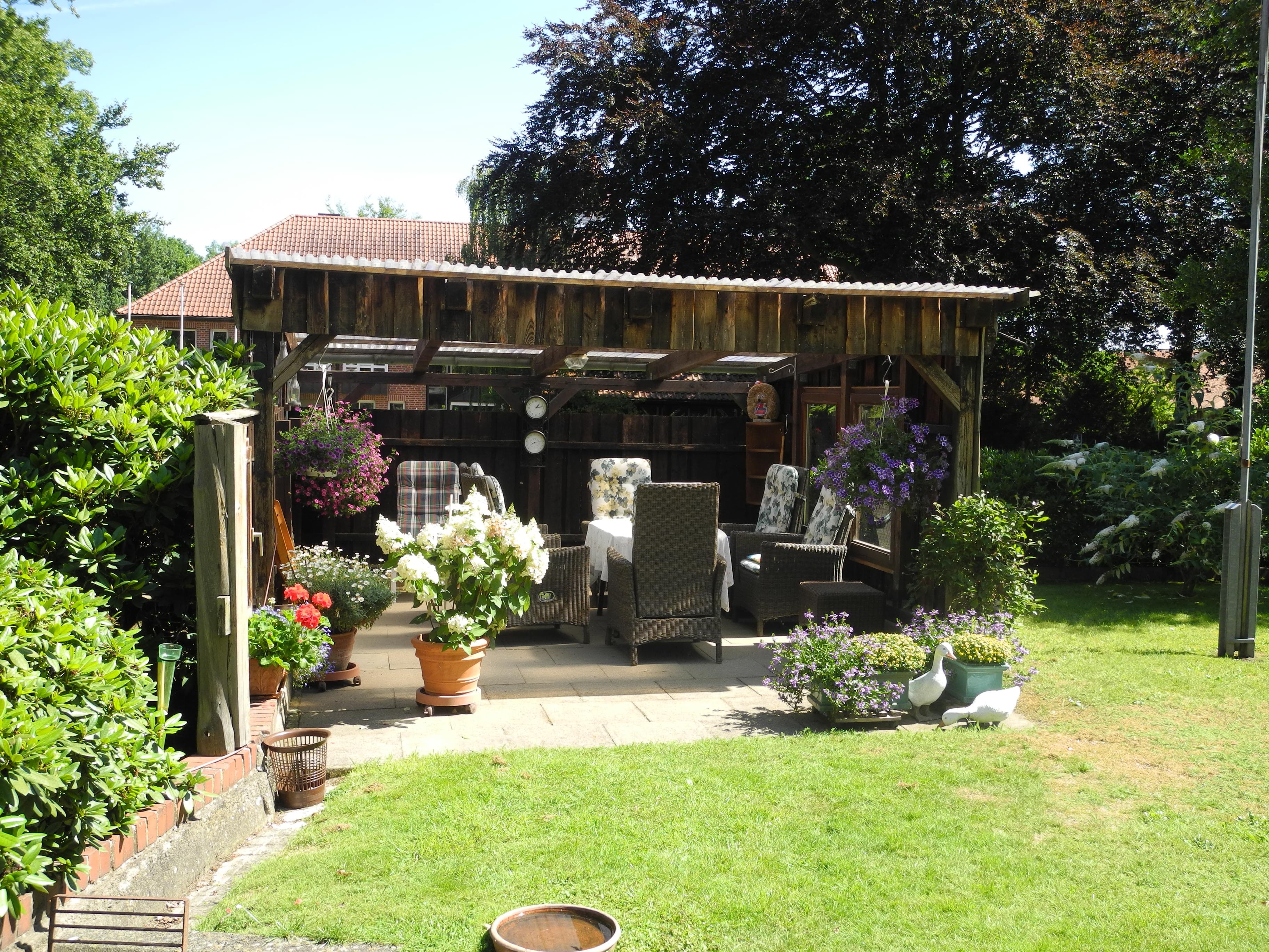 Sitzecke im Garten Pension Albers