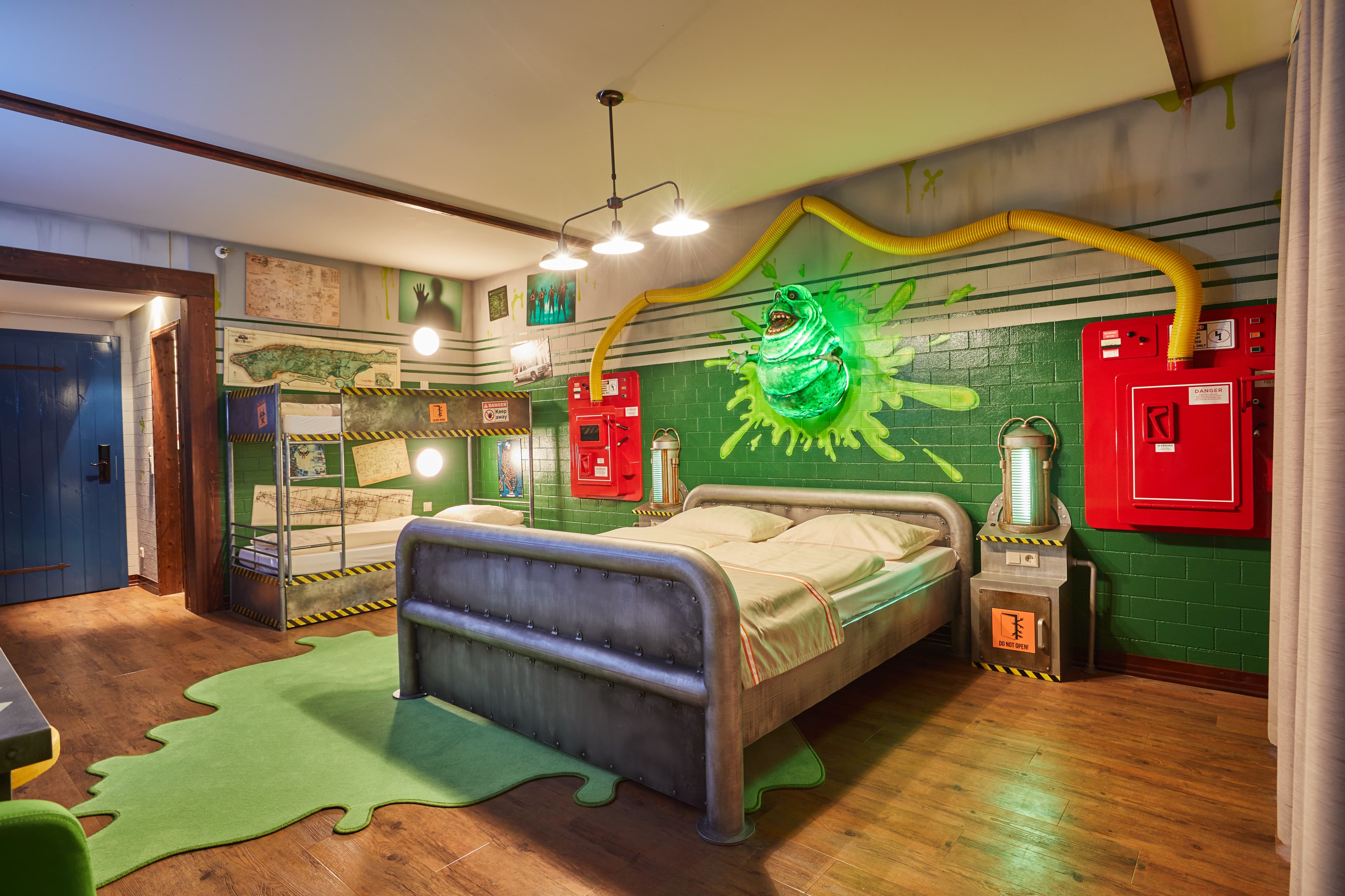 Werdet auch bei Nacht zu echten Geisterjägern und übernachtet in einem der thematisierten Ghostbusters-Zimmern im Heide Park Abenteuerhotel.