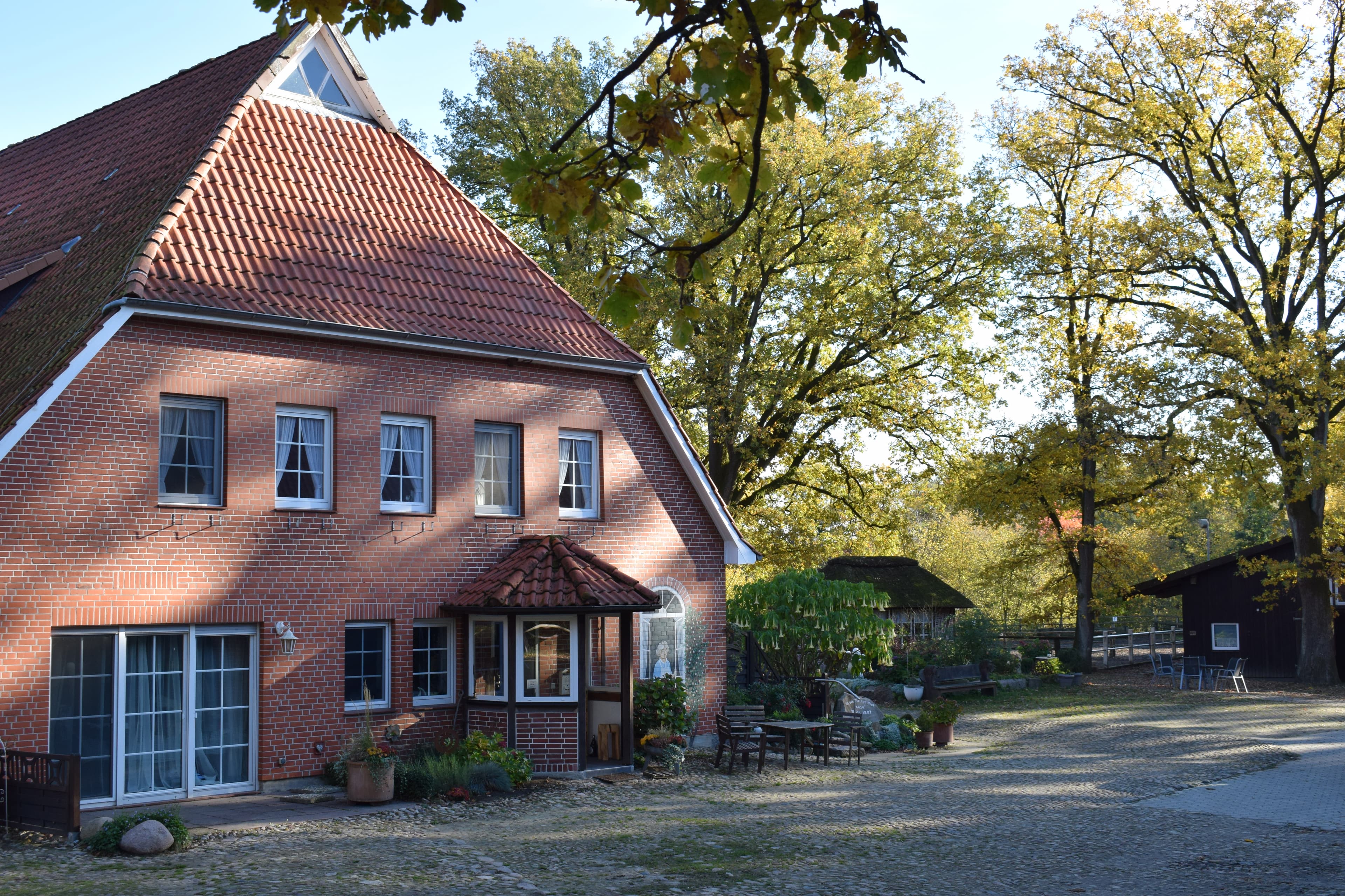 Hofeinfahrt der Ferienwohnung Garbers-Hof in Undeloh