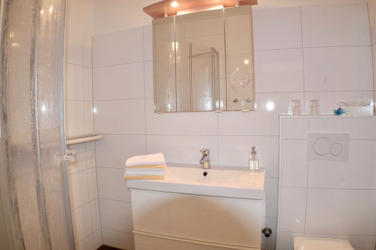 Badezimmer 1-Zimmer-Appartement Ferienwohnungen Haus Heidelerche